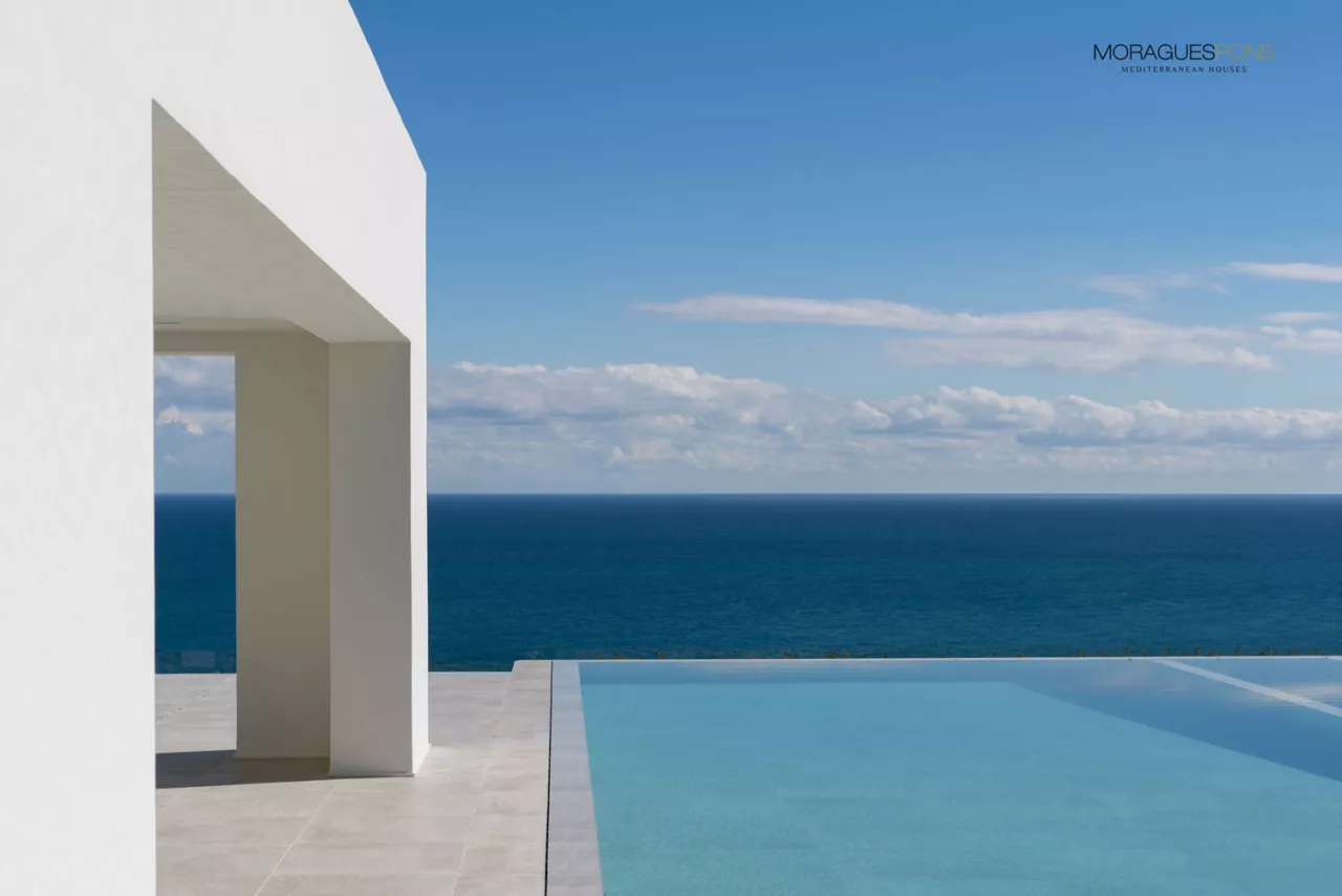 Villa de lujo de estilo mediterráneo y en primera linea de mar - 1/13