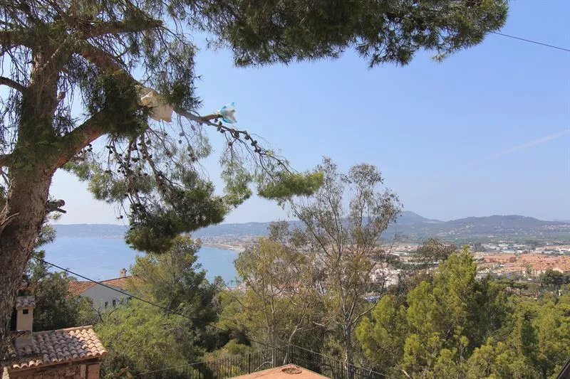 Plot for sale with sea views
