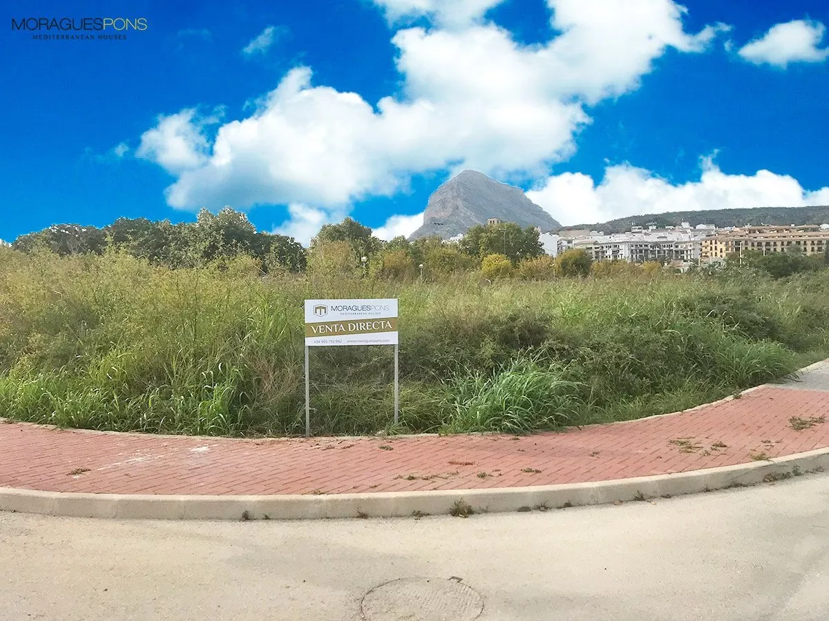 Se vende parcela urbanizada en Jávea