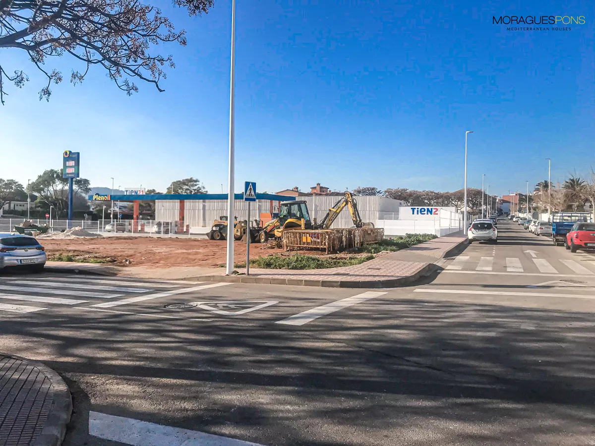 Se vende parcela en la principal arteria de Jávea - 2/2