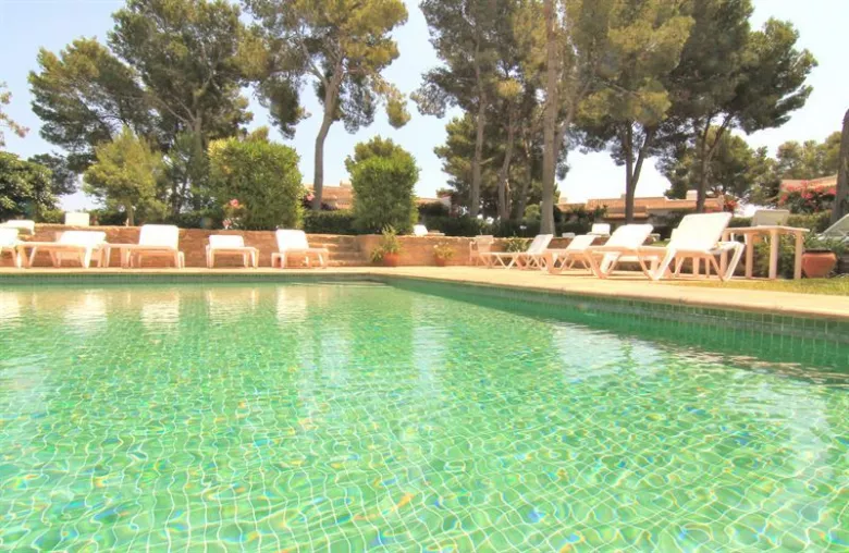 La jolie fille à mes yeux, toujours bien habillée. - 3/26