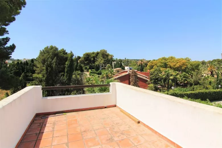 La jolie fille à mes yeux, toujours bien habillée. - 5/26