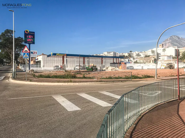 Plot for sale in the main street of Jávea