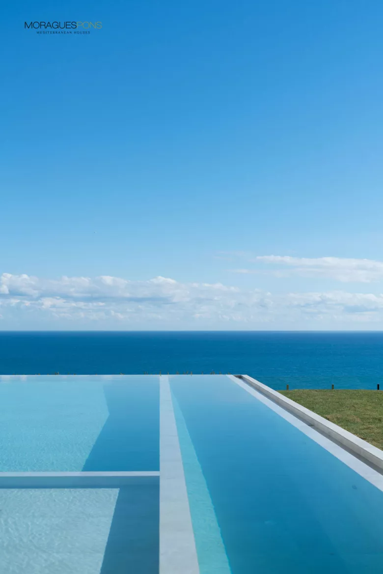 Villa de lujo de estilo mediterráneo y en primera linea de mar - 2/13