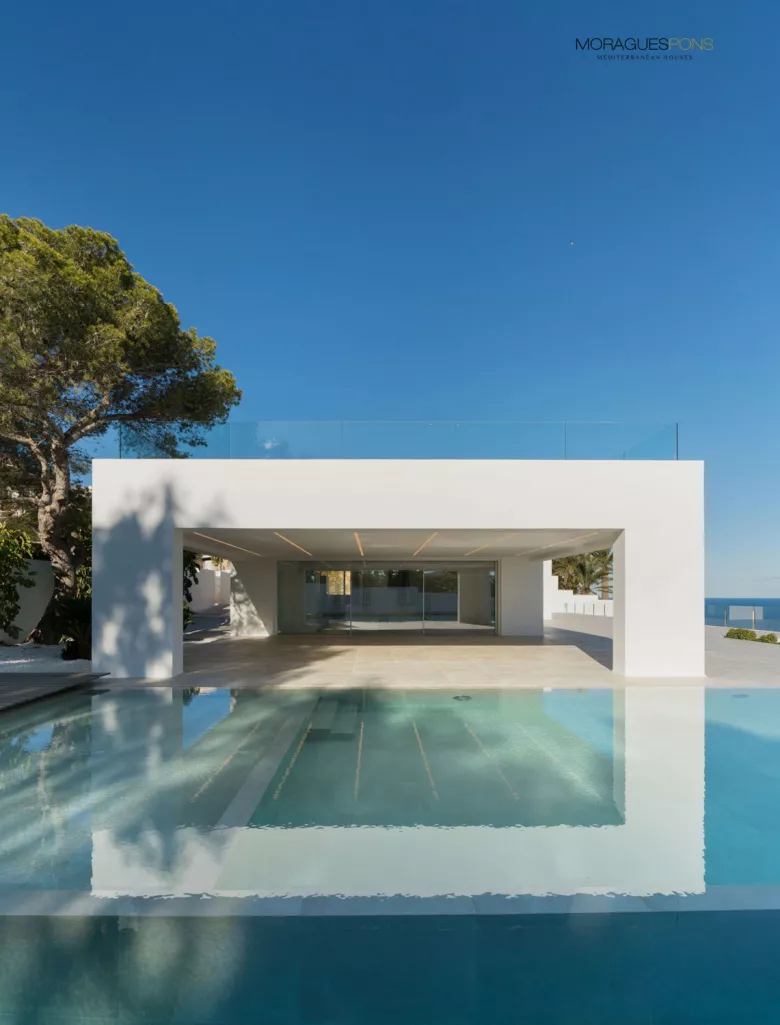 Villa de lujo de estilo mediterráneo y en primera linea de mar - 4/13