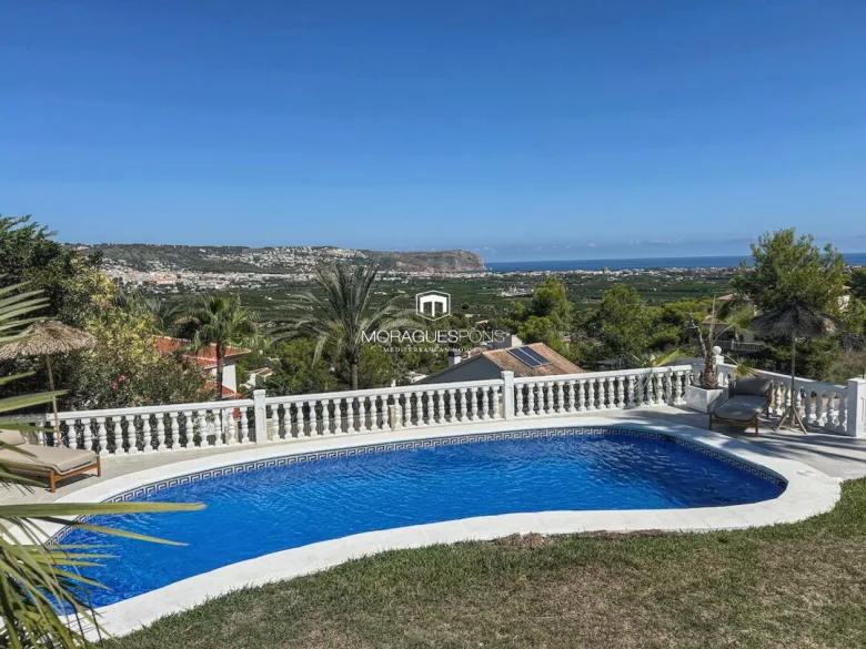 Villa renovada con vistas al mar en Jávea - 2/20
