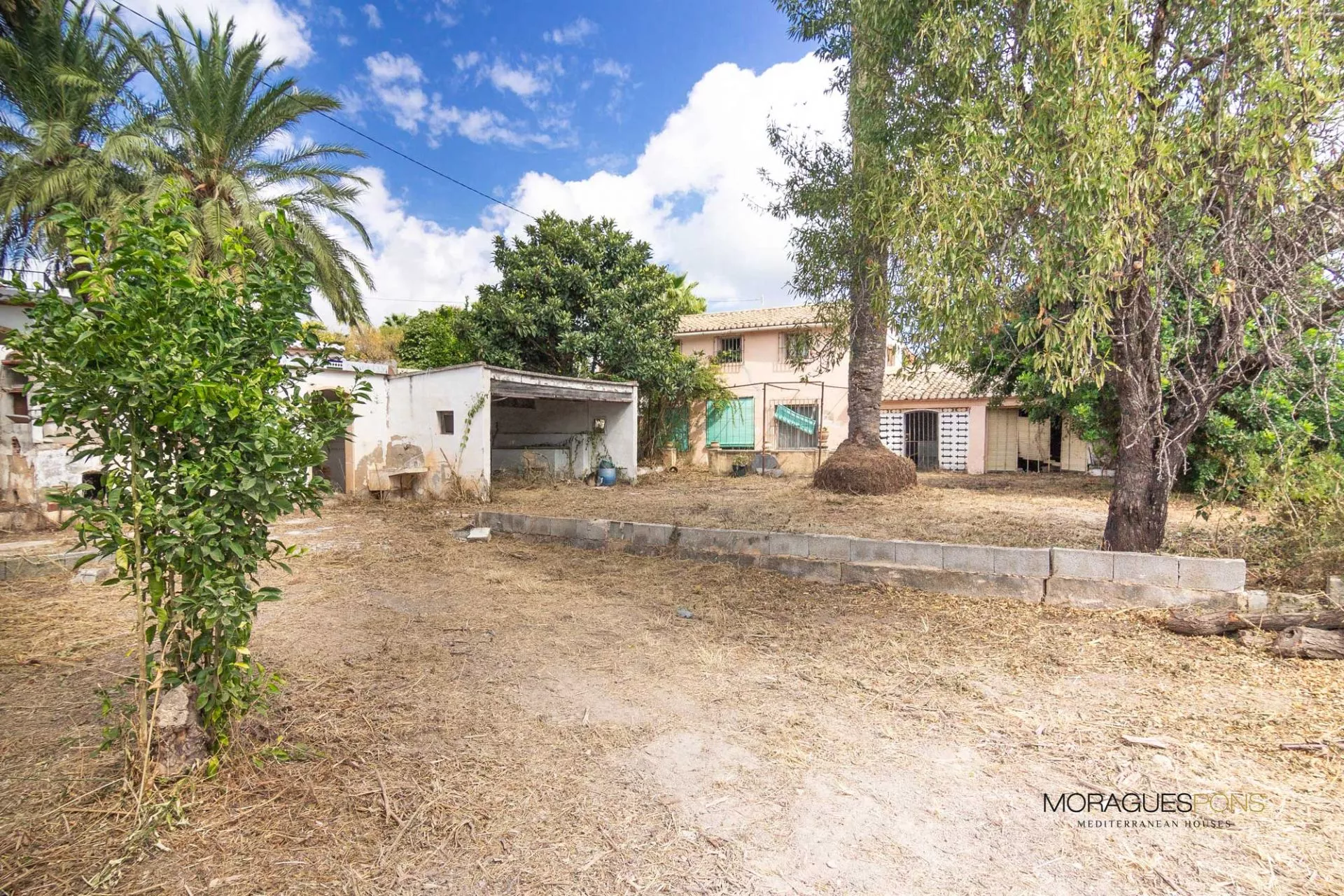 country house in need of renovation in Jávea