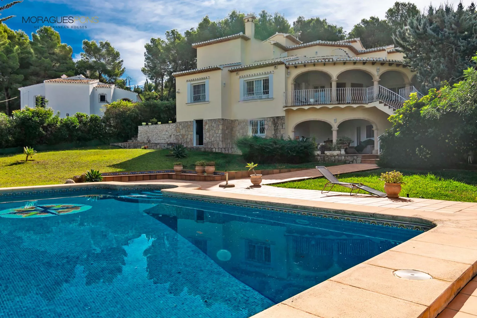 Villa in Jávea with more than 550 sqm built