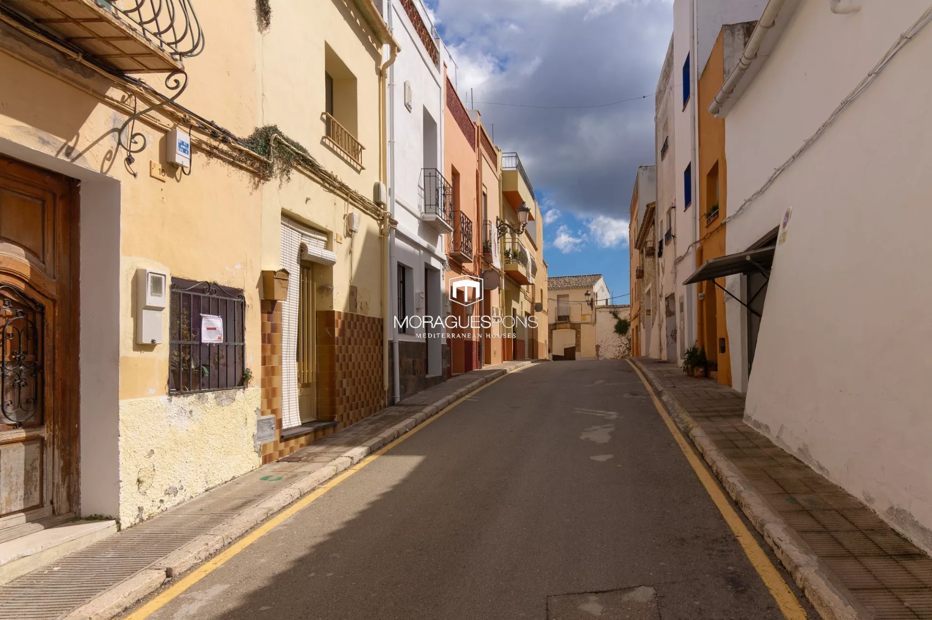 Village house in Teulada with garden and tons of potential - 1/27
