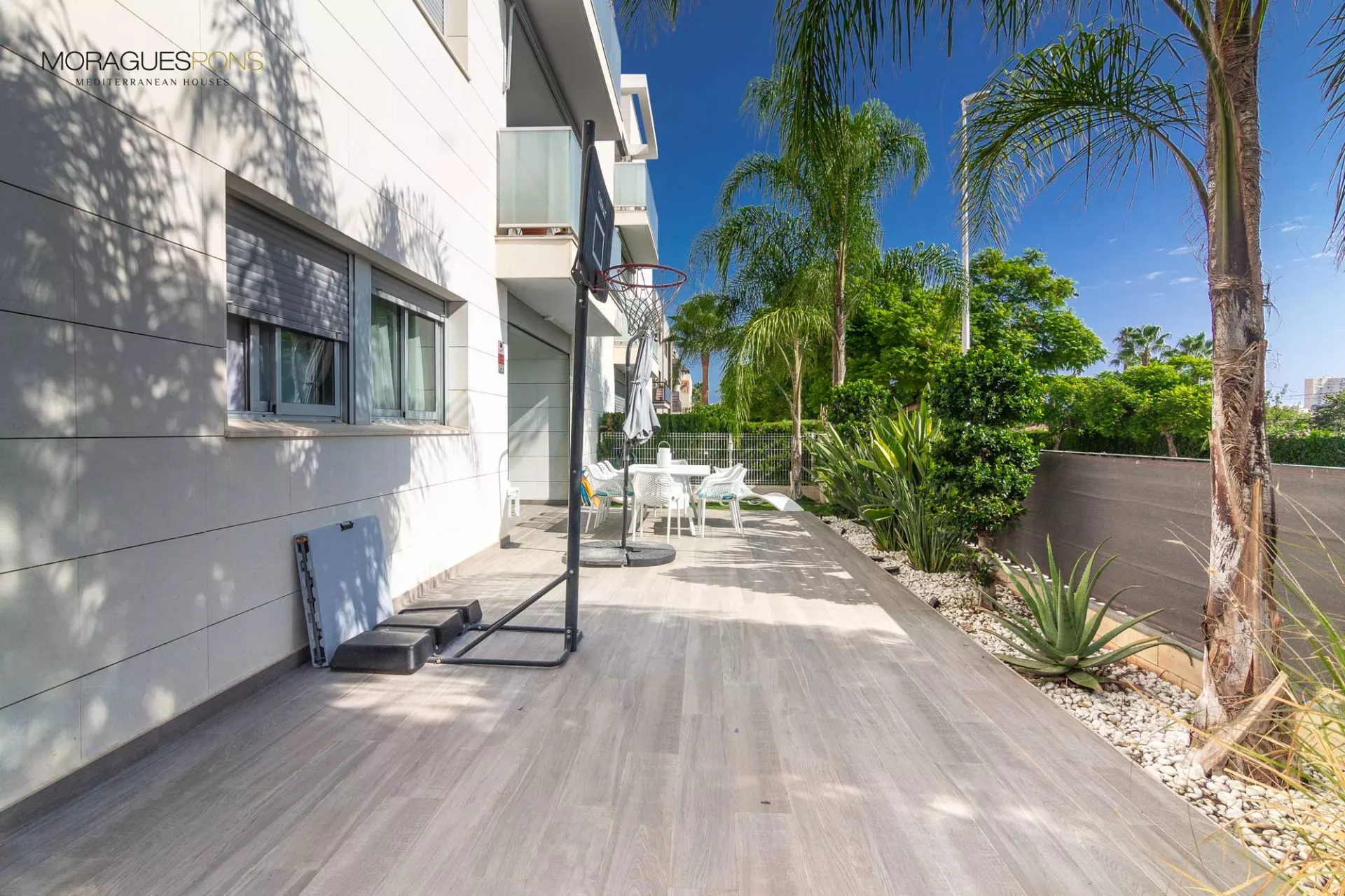 Gelijkvloers appartement in de Arenal van Javea voor seizoensverhuur van september `25 tot juni `26 - 3/18