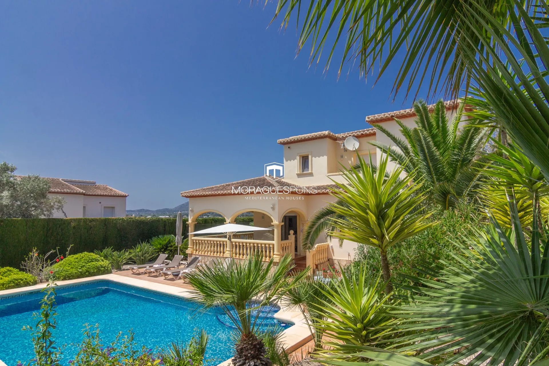 Villa de estilo tradicional  a la venta Jávea