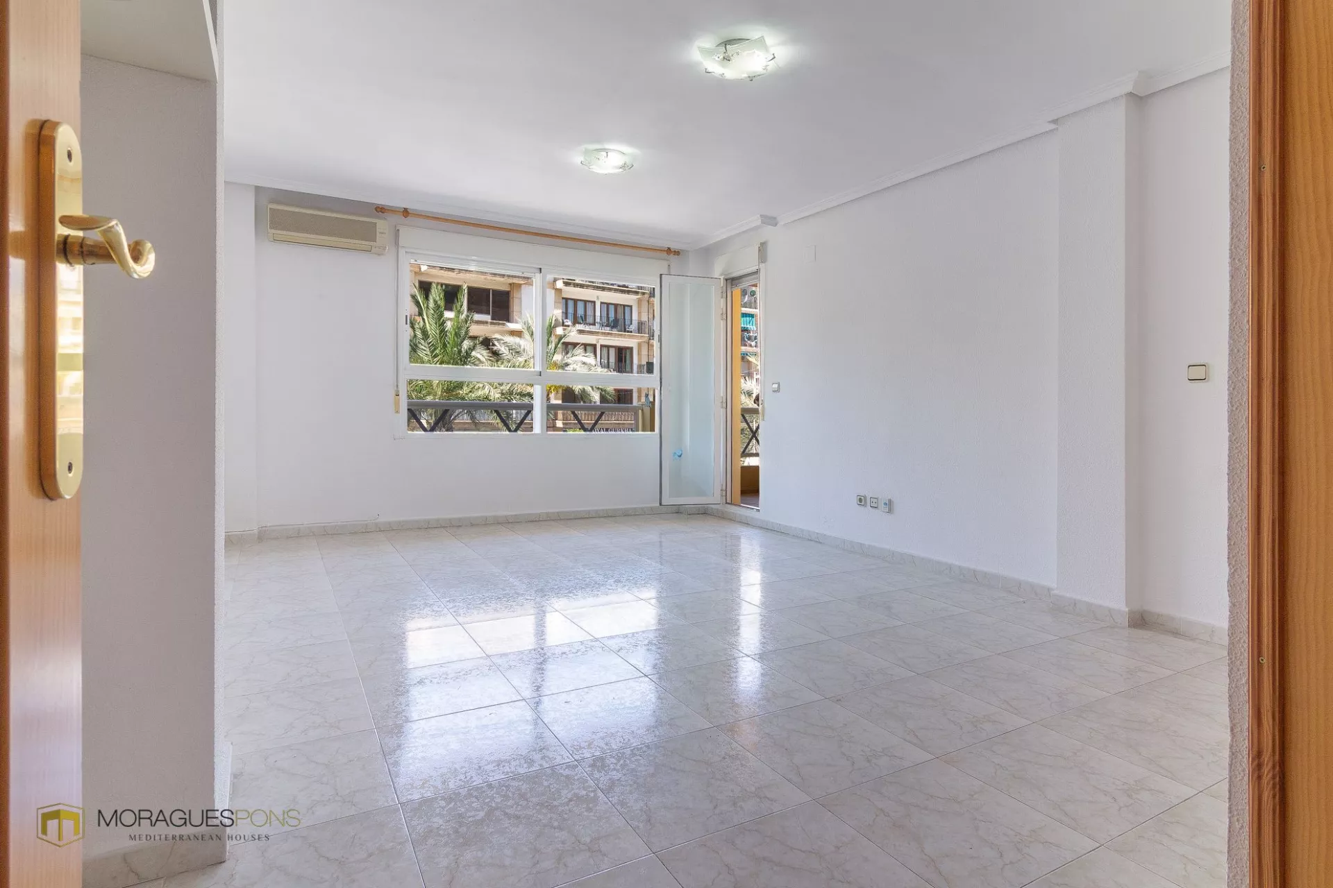 Apartamento a la venta con vistas al mar en el puerto de Jávea - 4/12