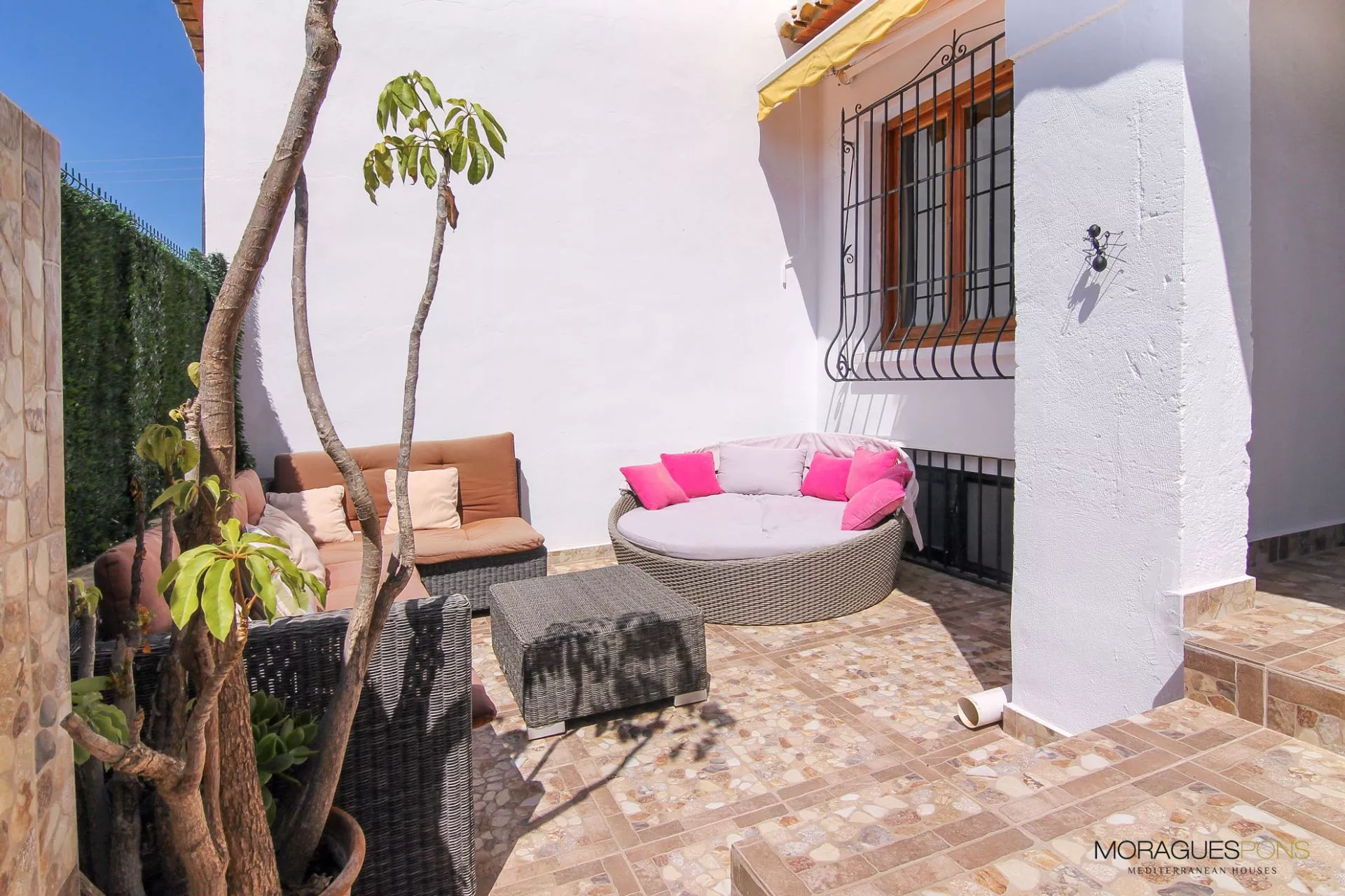 Murs en pierre blanches Méditerranée cette belle maison de ville à Jávea - 1/22