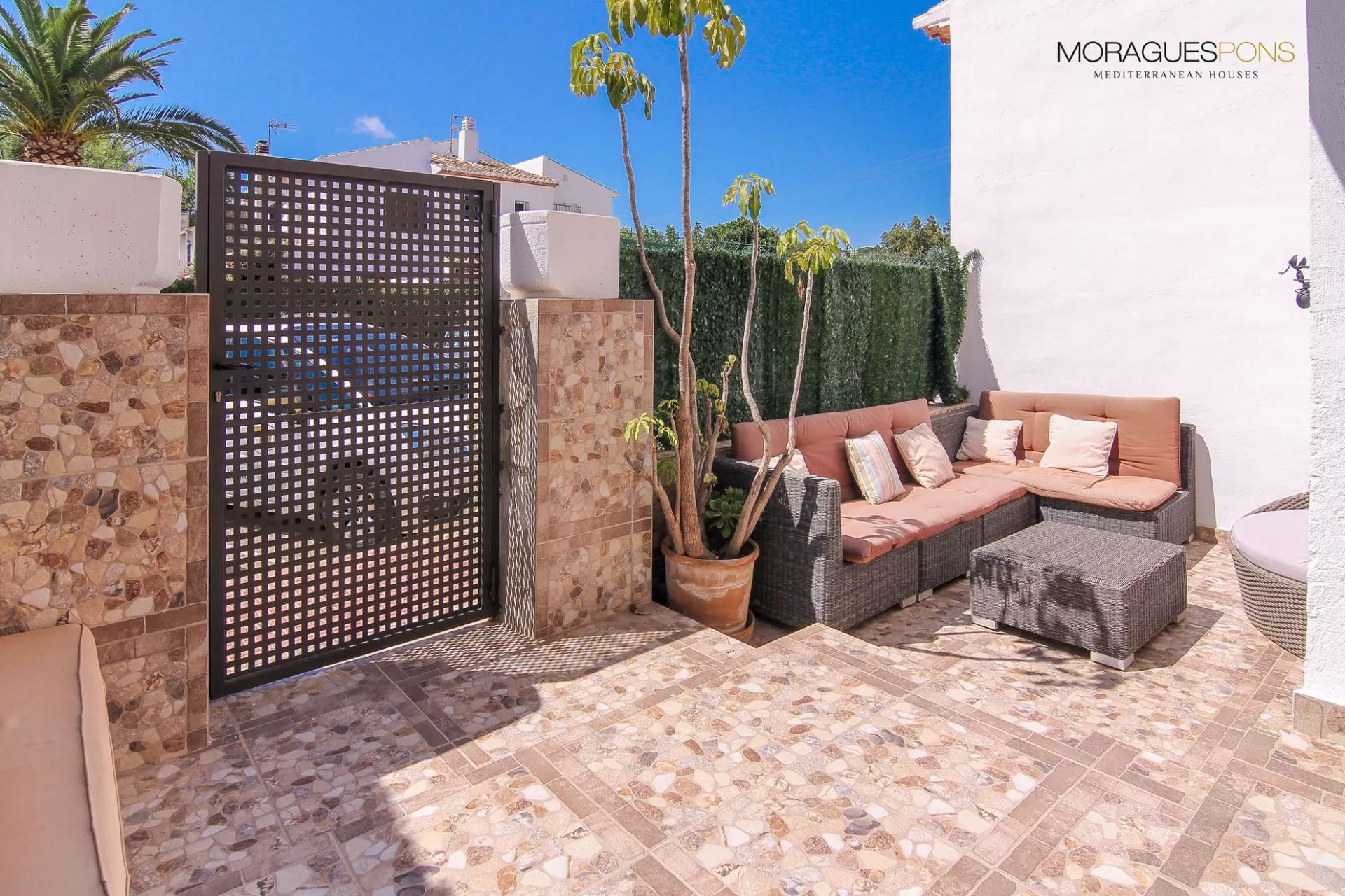 Murs en pierre blanches Méditerranée cette belle maison de ville à Jávea - 2/22