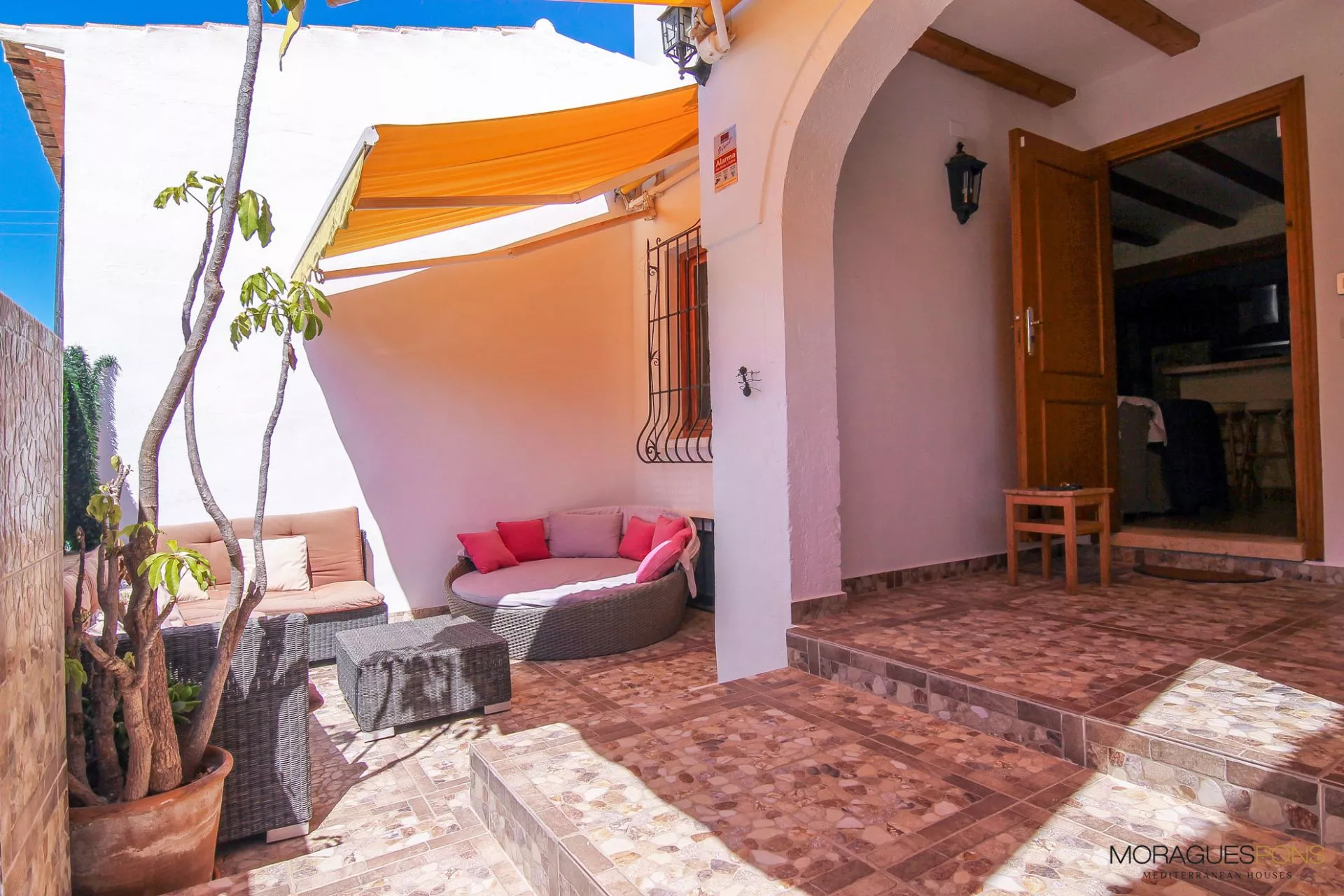 Murs en pierre blanches Méditerranée cette belle maison de ville à Jávea - 3/22