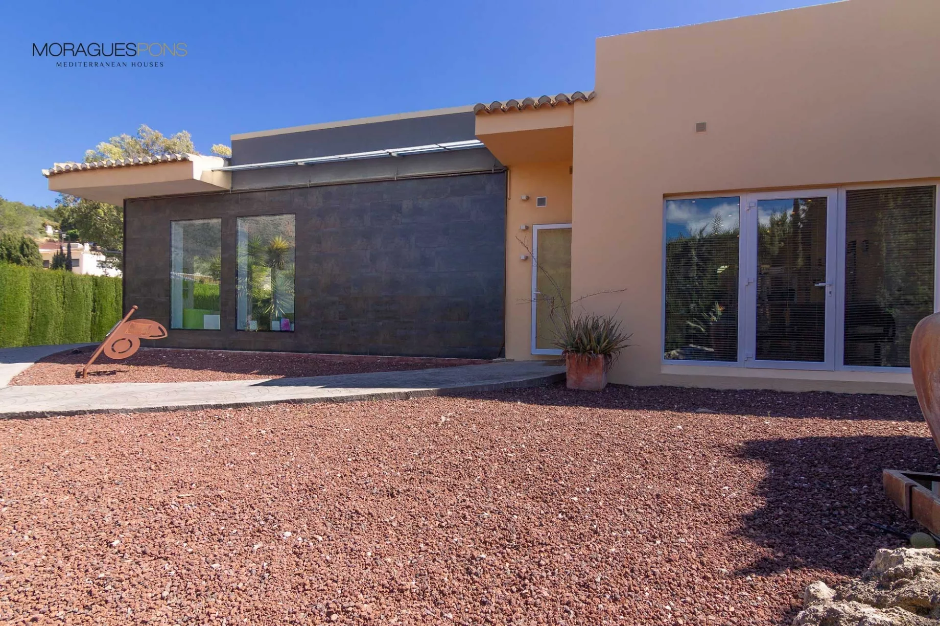 Multifunctional Commercial Space in Jávea – Ideal for Businesses and Professionals - 1/19