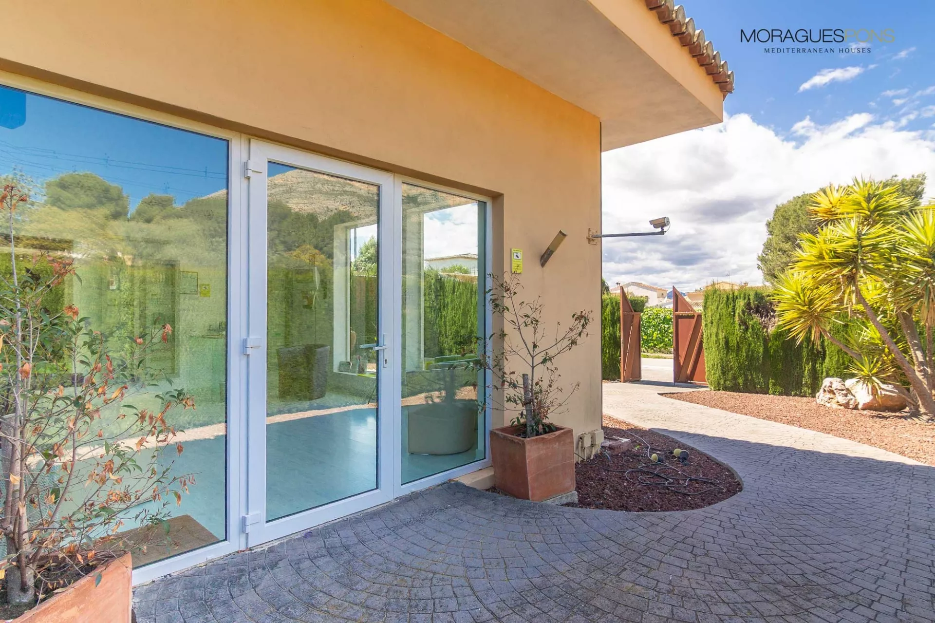 Multifunctional Commercial Space in Jávea – Ideal for Businesses and Professionals - 2/19