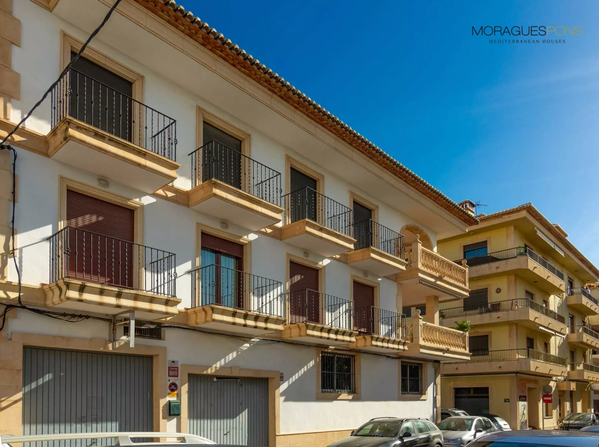 Lumineuse et spacieuse cette maison aux airs majestueux - 1/17