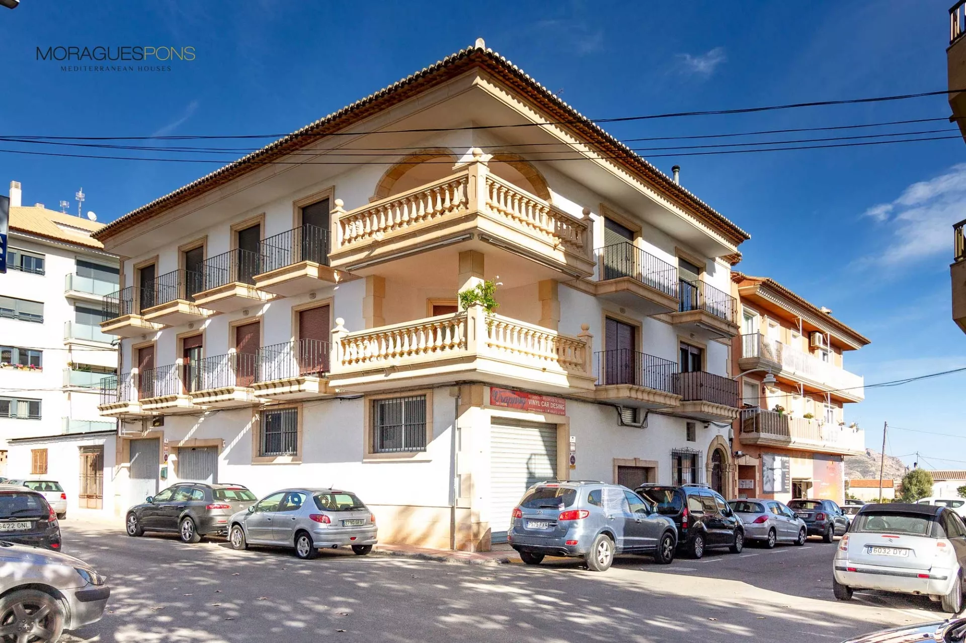 Lumineuse et spacieuse cette maison aux airs majestueux - 2/17