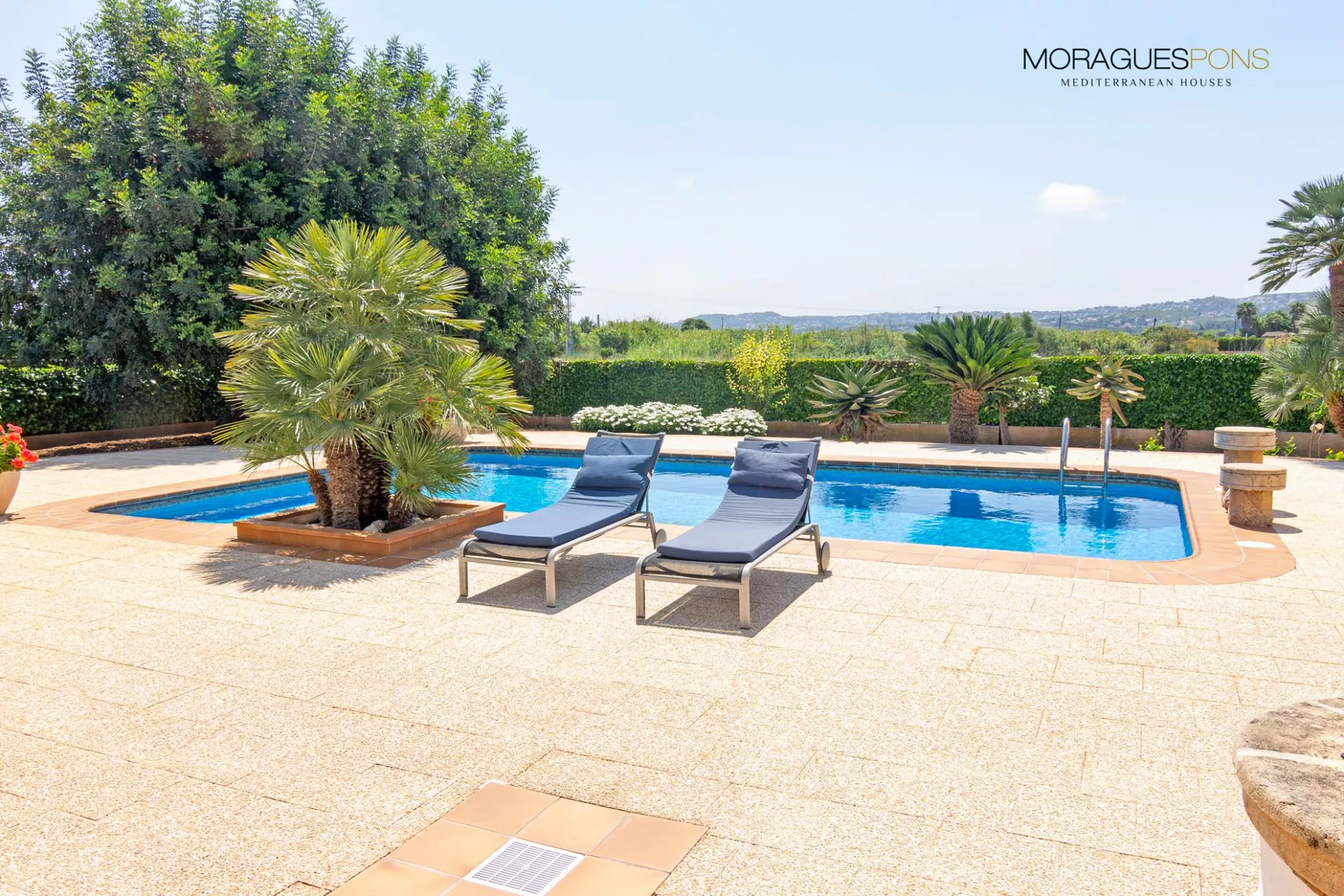 Beautiful villa at the outskirts of the old town of Javea - 4/33