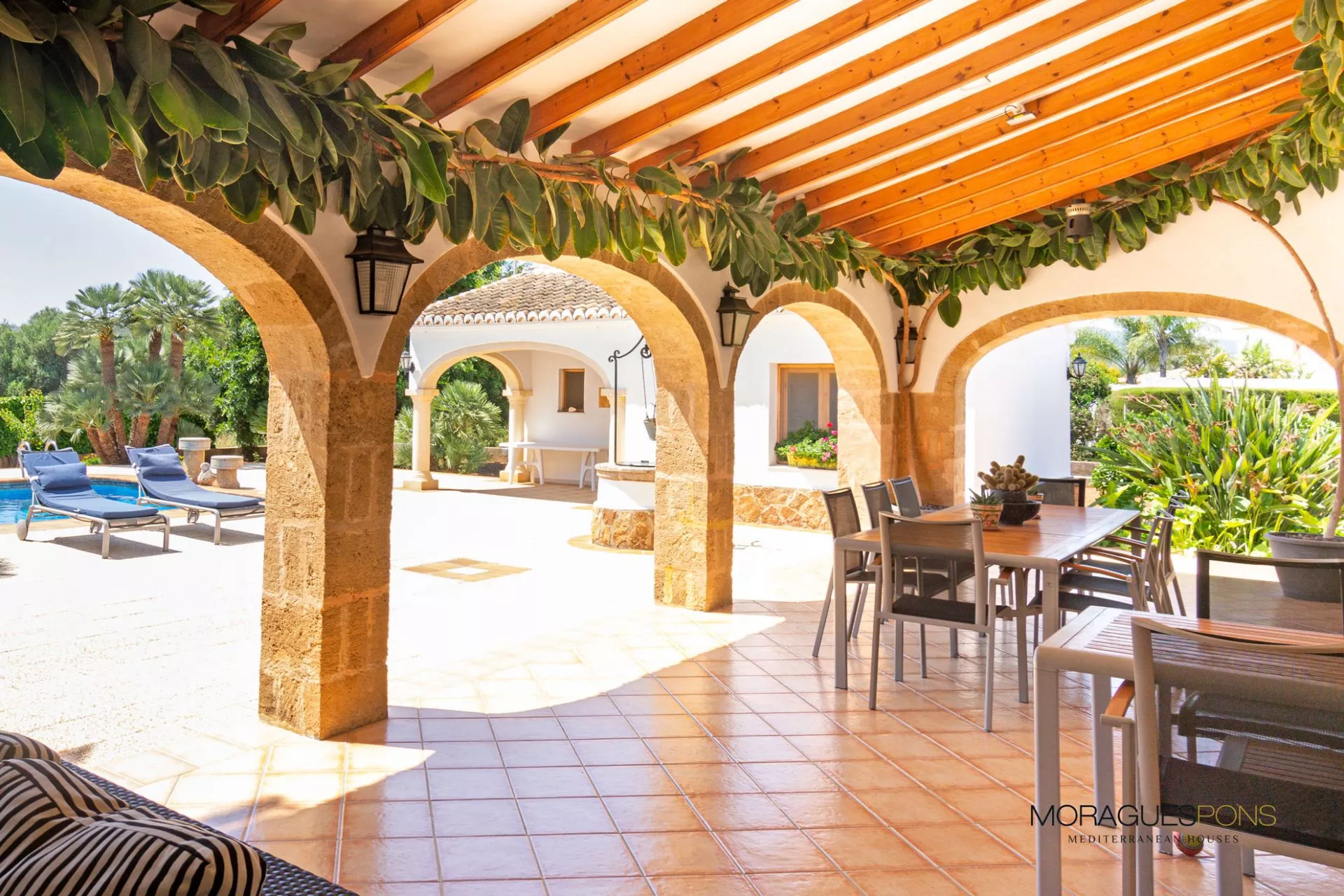 Beautiful villa at the outskirts of the old town of Javea - 5/33