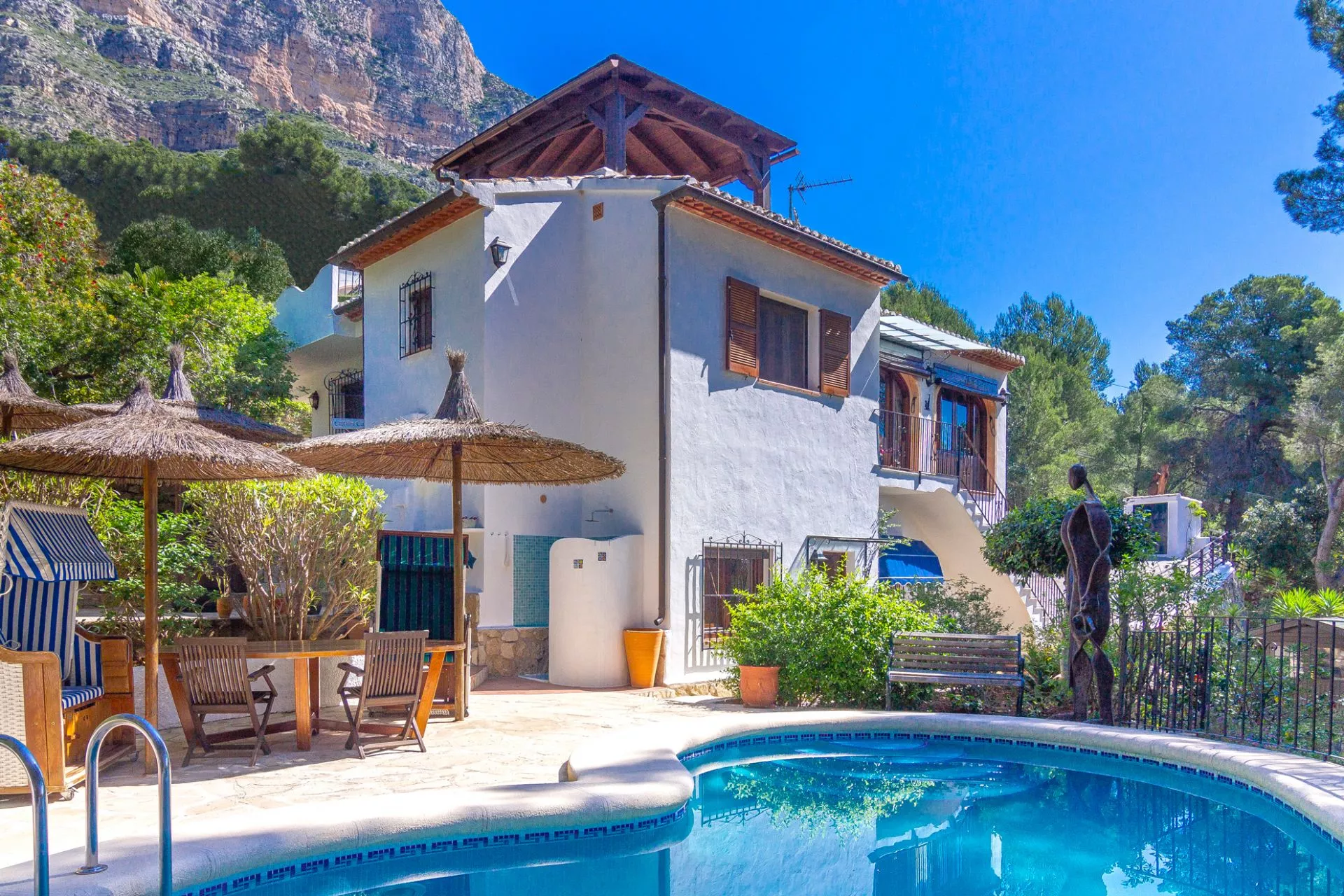 Villa with pool for sale in El Montgó - 5/28