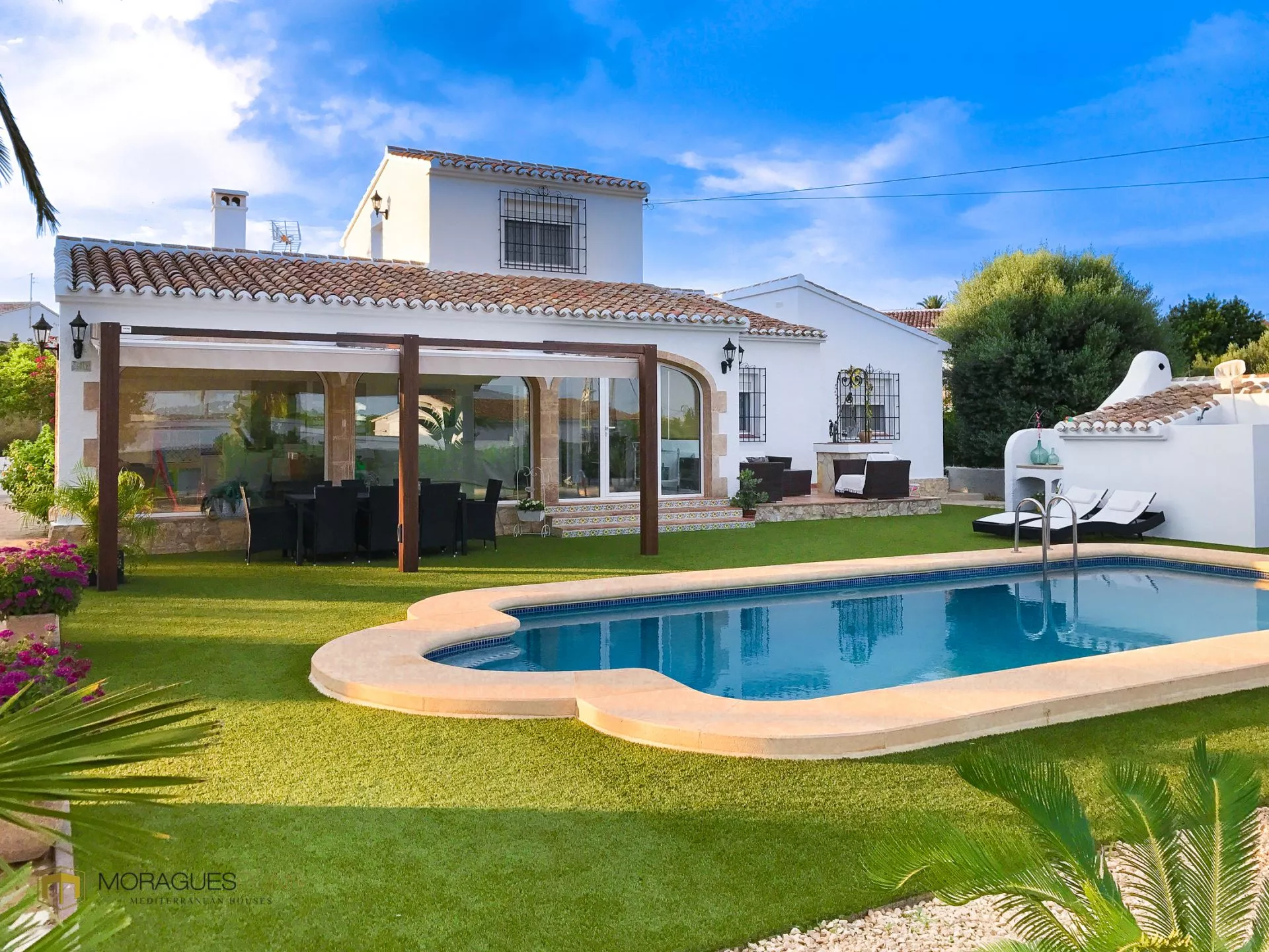 Villa for sale next to the town of Jávea - 1/16