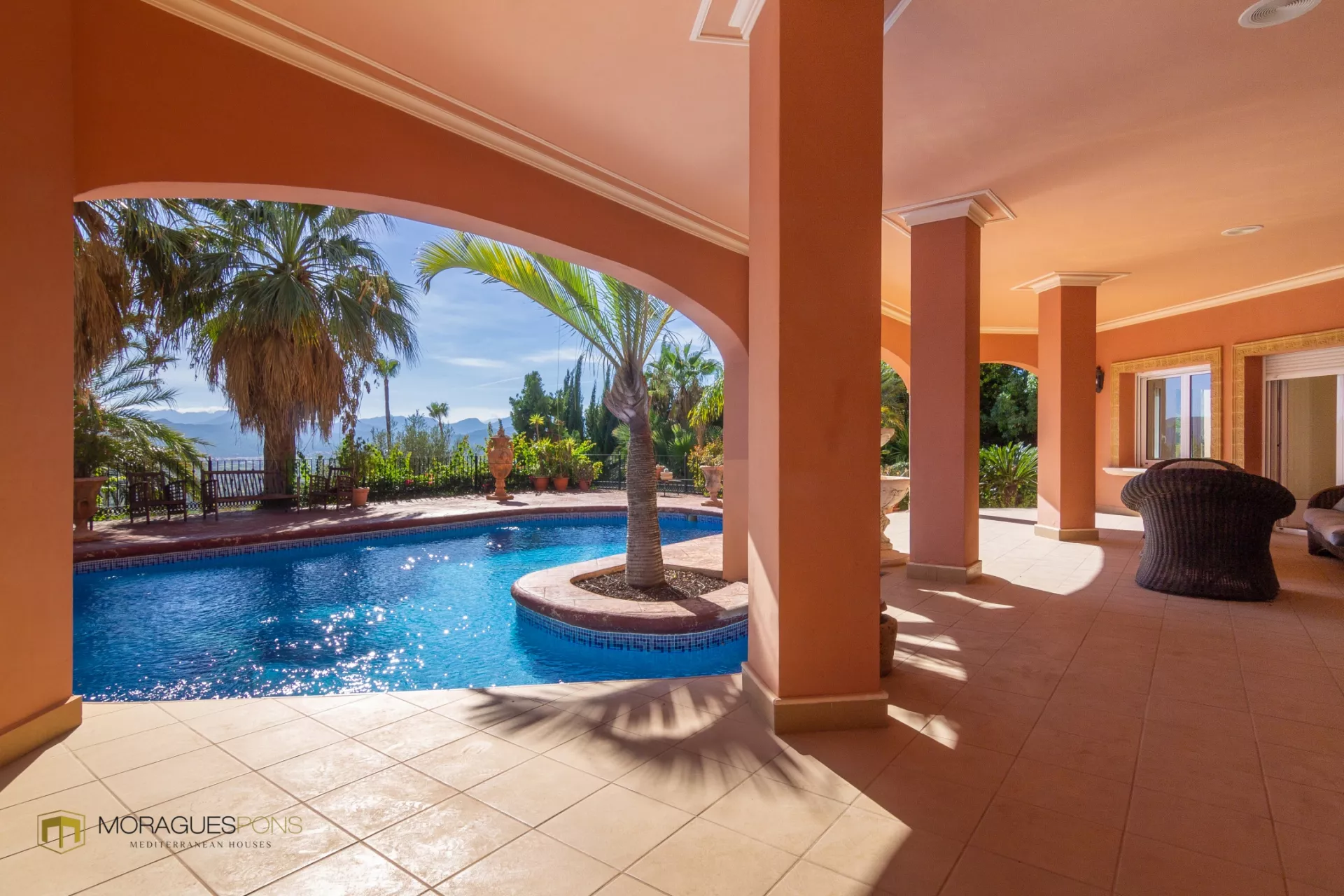 Villa with large plot and open views in Jávea. - 2/33
