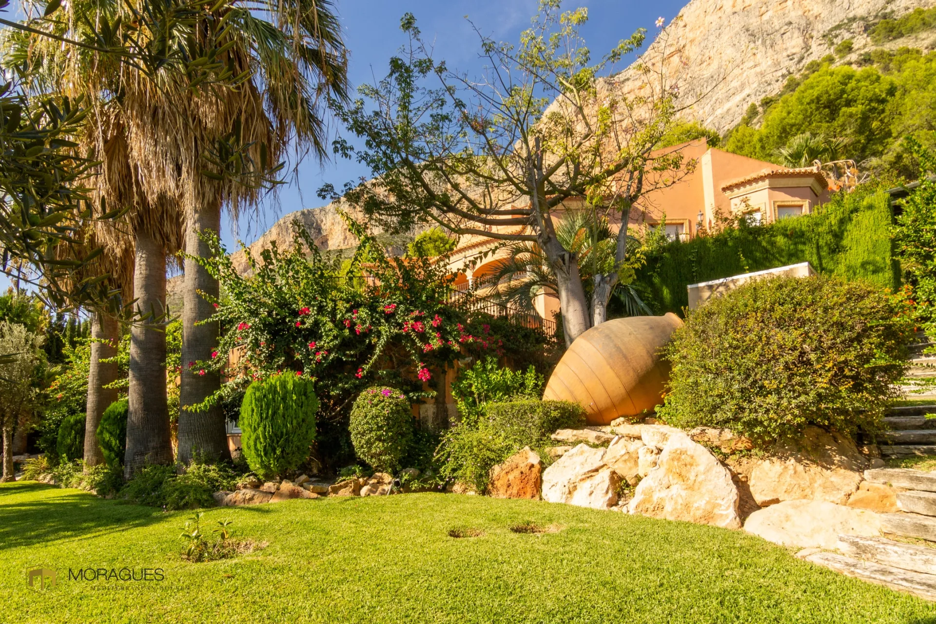 Villa with large plot and open views in Jávea. - 3/33