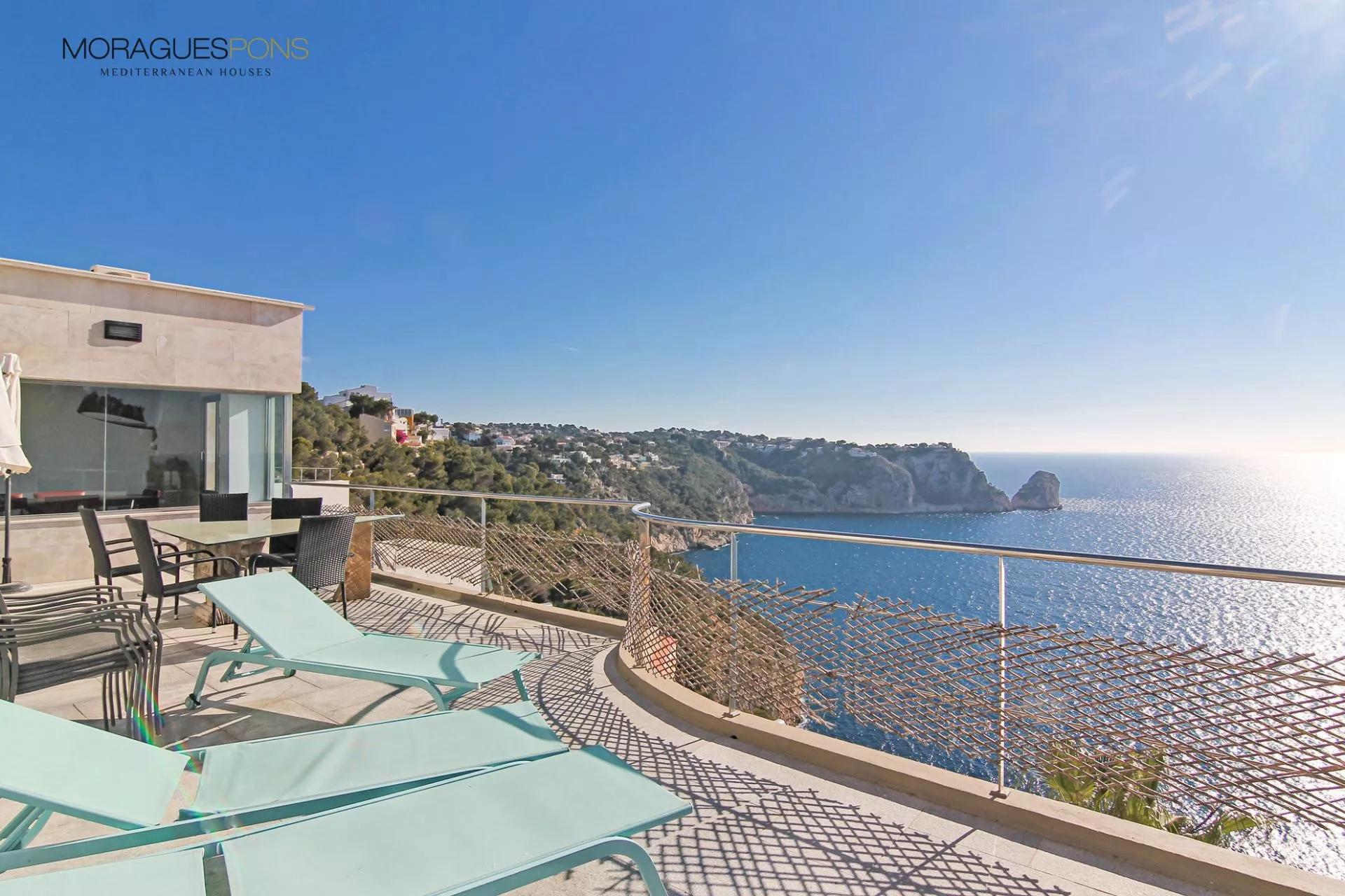 Magnificent frontline villa - 4/48
