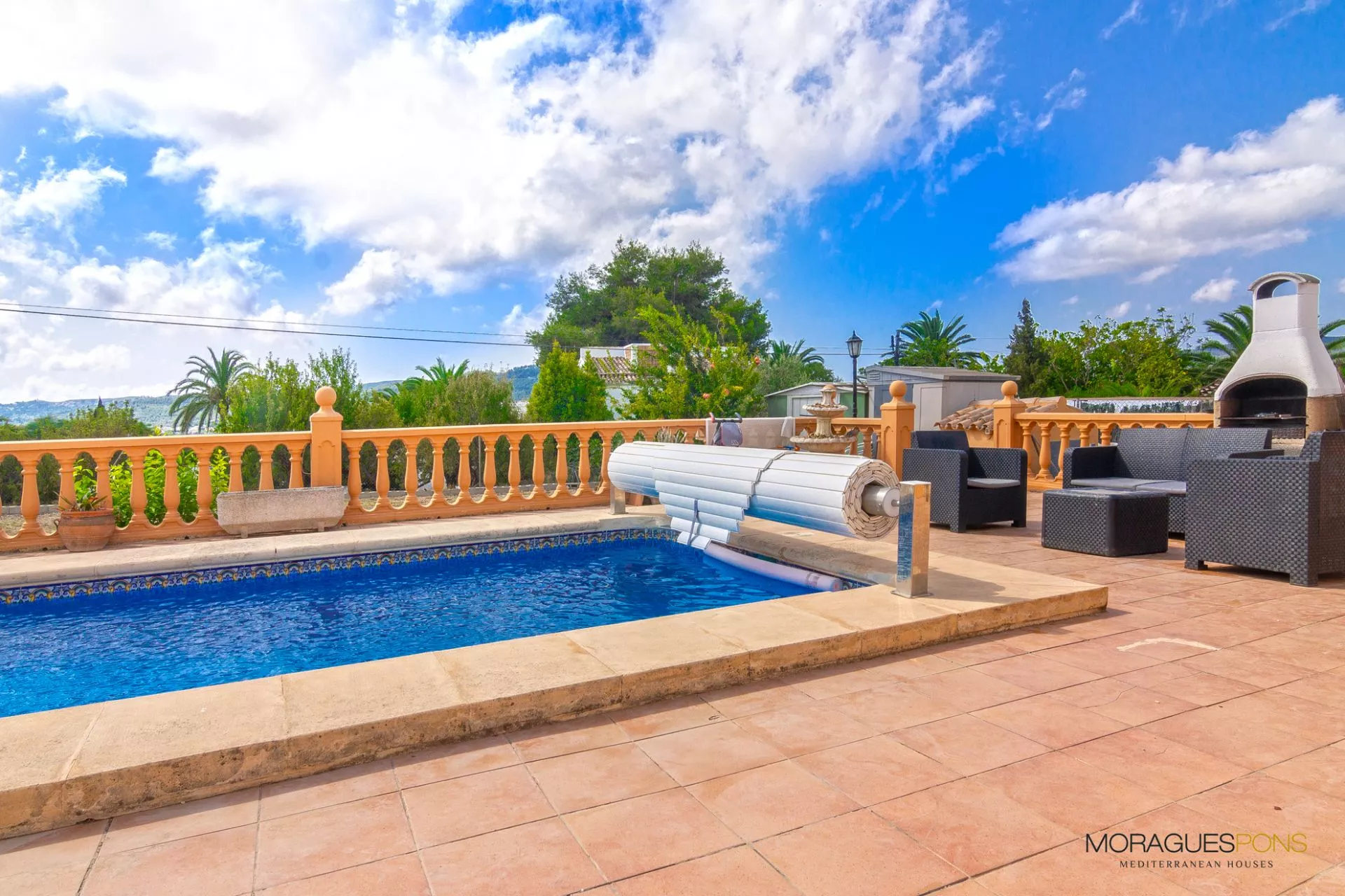 Villa next to the town of Jávea - 3/23