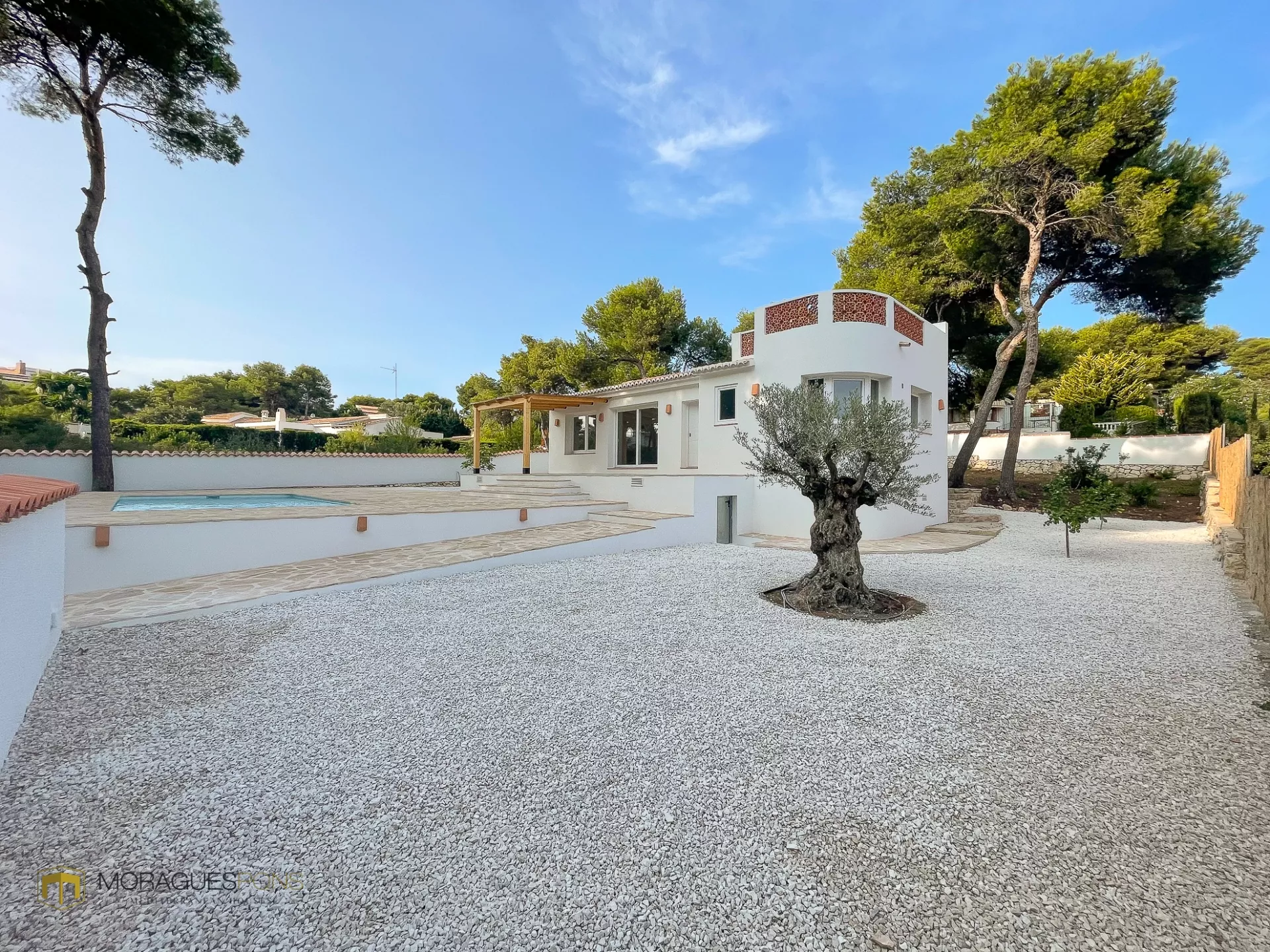 Completely refurbished villa with pool in Jávea - 2/26