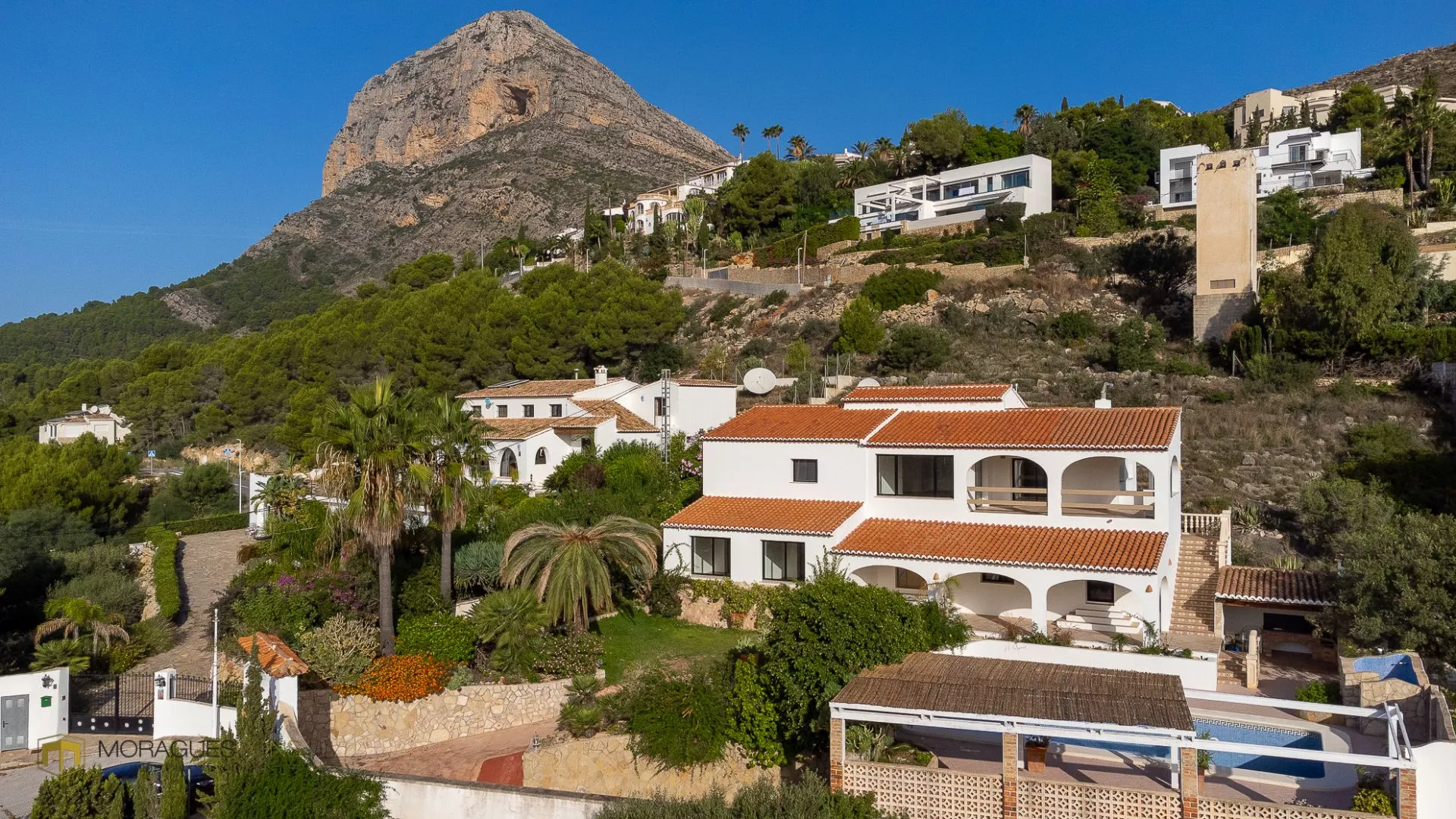 Completely renovated villa with sea views. - 2/33