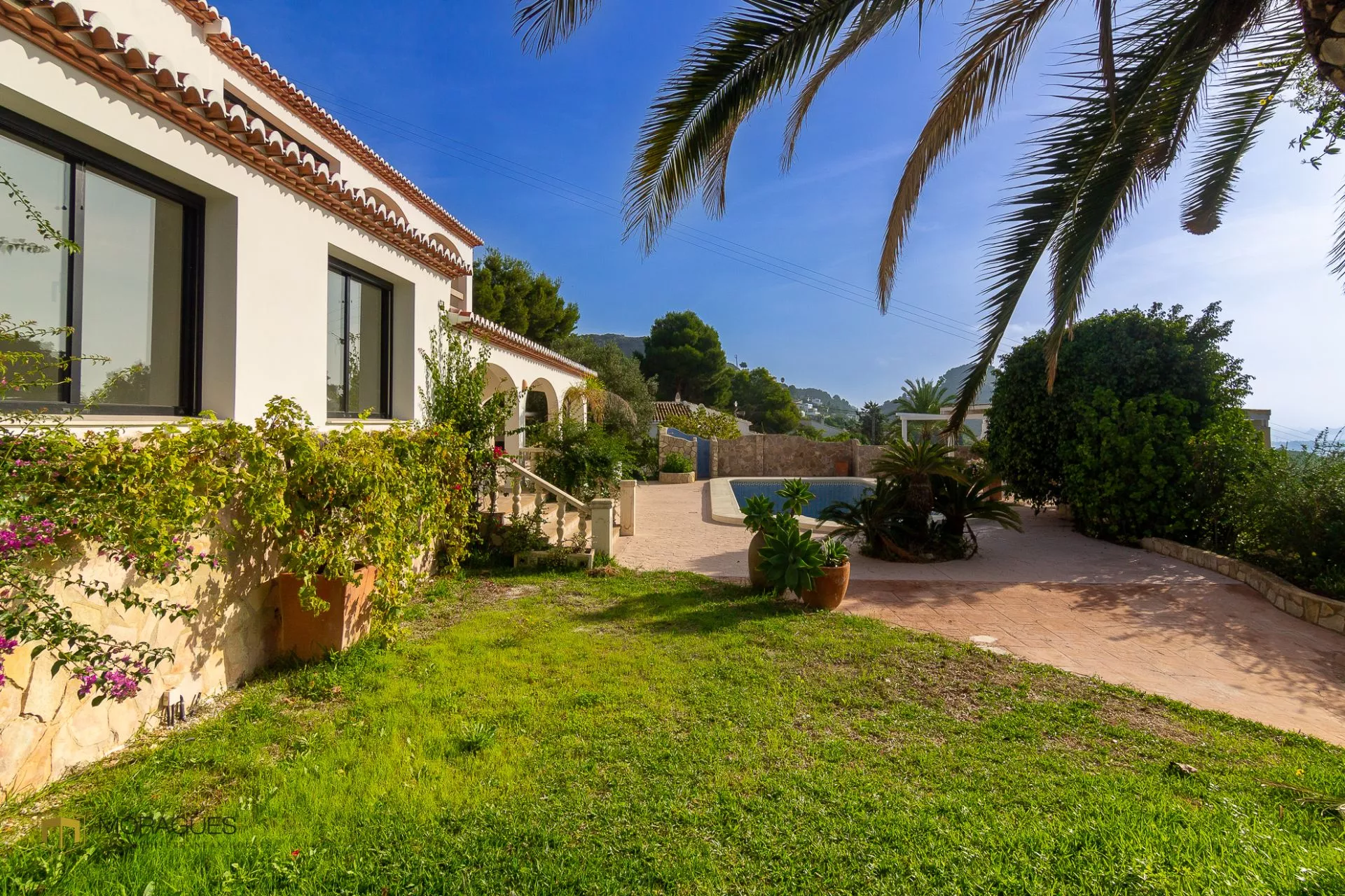 Completely renovated villa with sea views. - 3/33