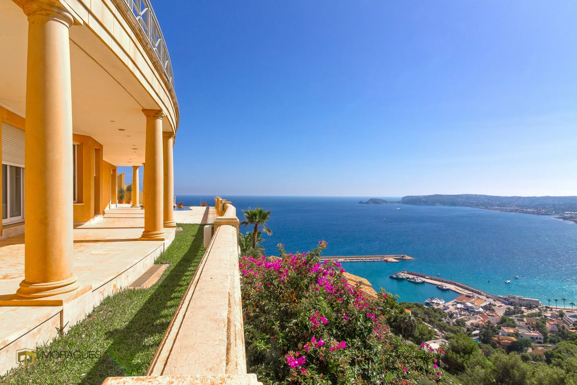Luxe villa met uitzicht op zee in Jávea