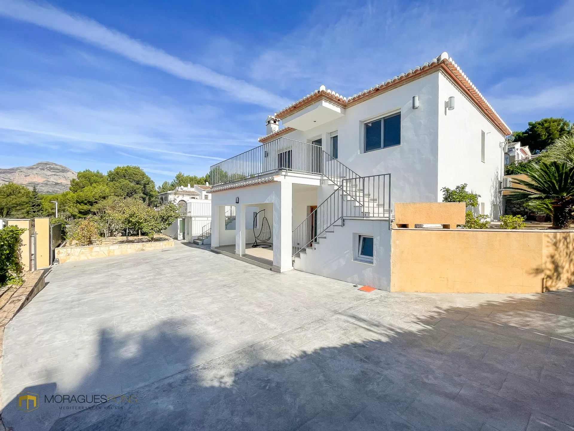 Mediterranean villa with pool and open views in Jávea - 3/38
