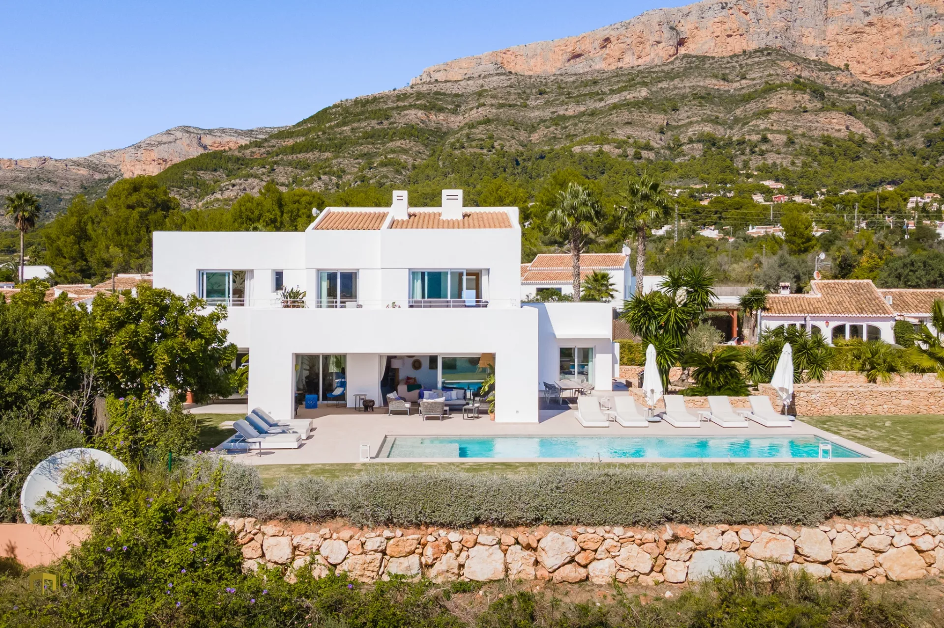 Designer villa with heated pool - 2/38
