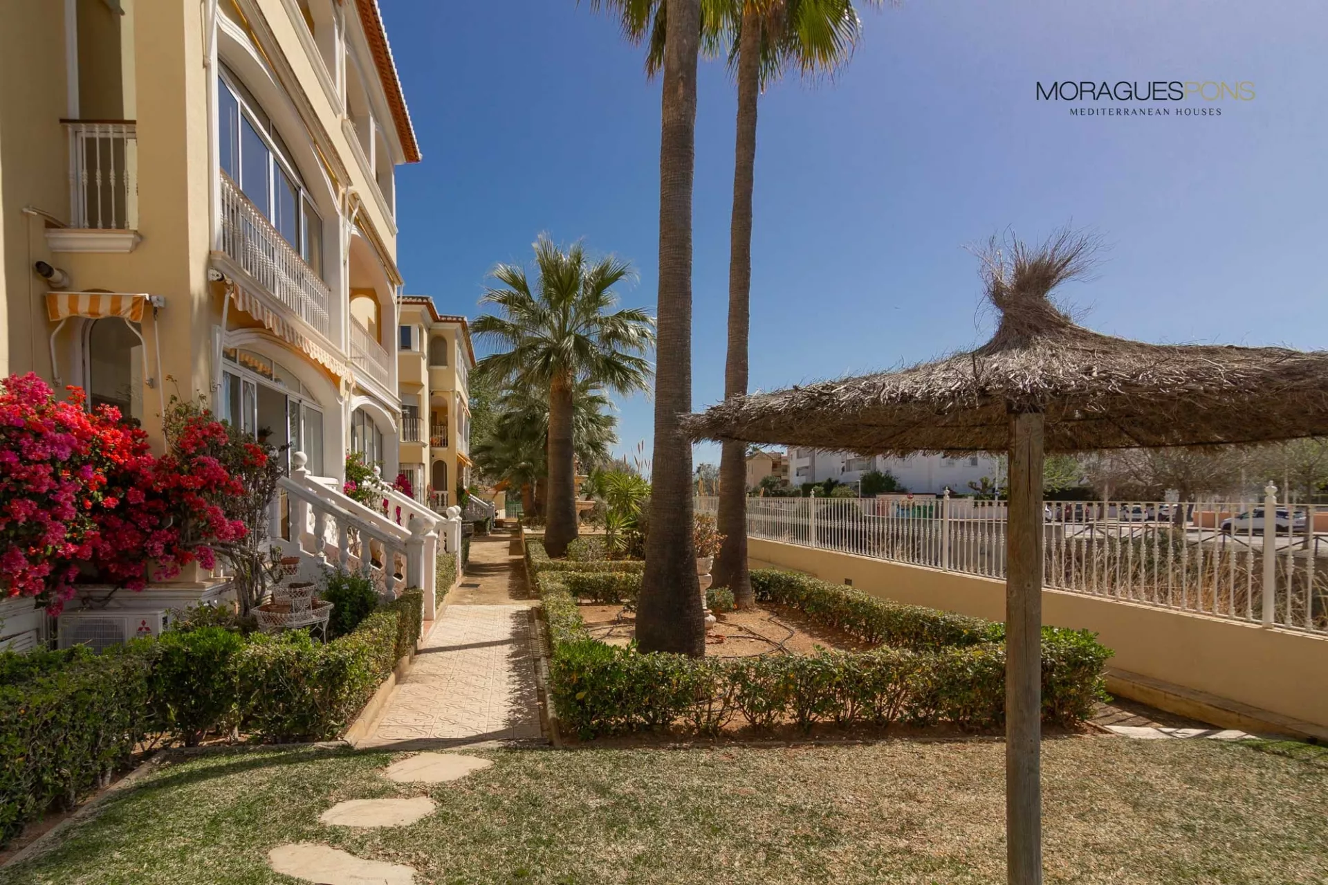 Newly refurbished ground floor apartment in the Port of Jávea at 450m from the Grava beach. - 1/16