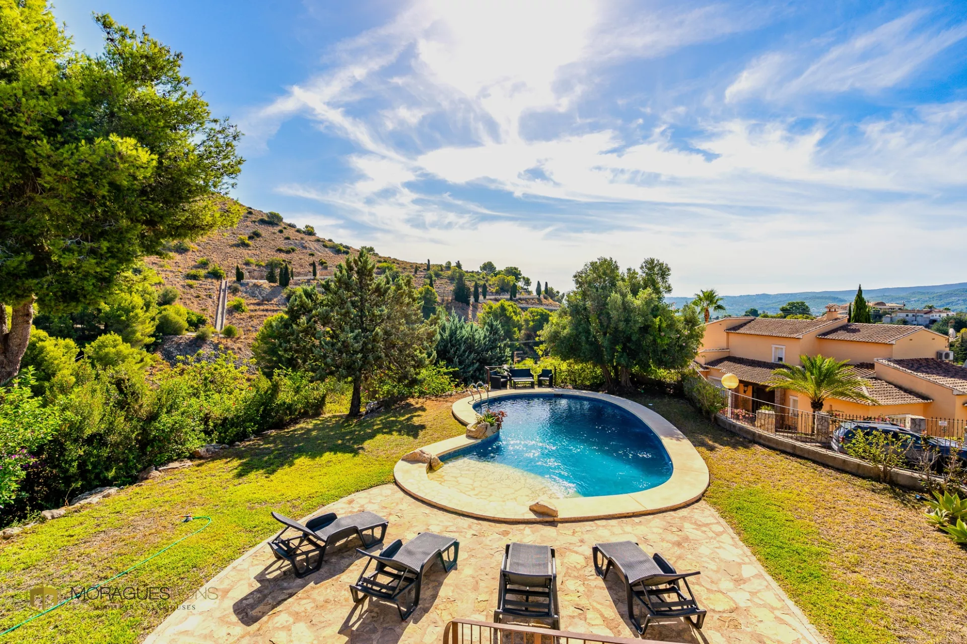 Villa with swimming pool next to the town centre of Jávea - 2/27