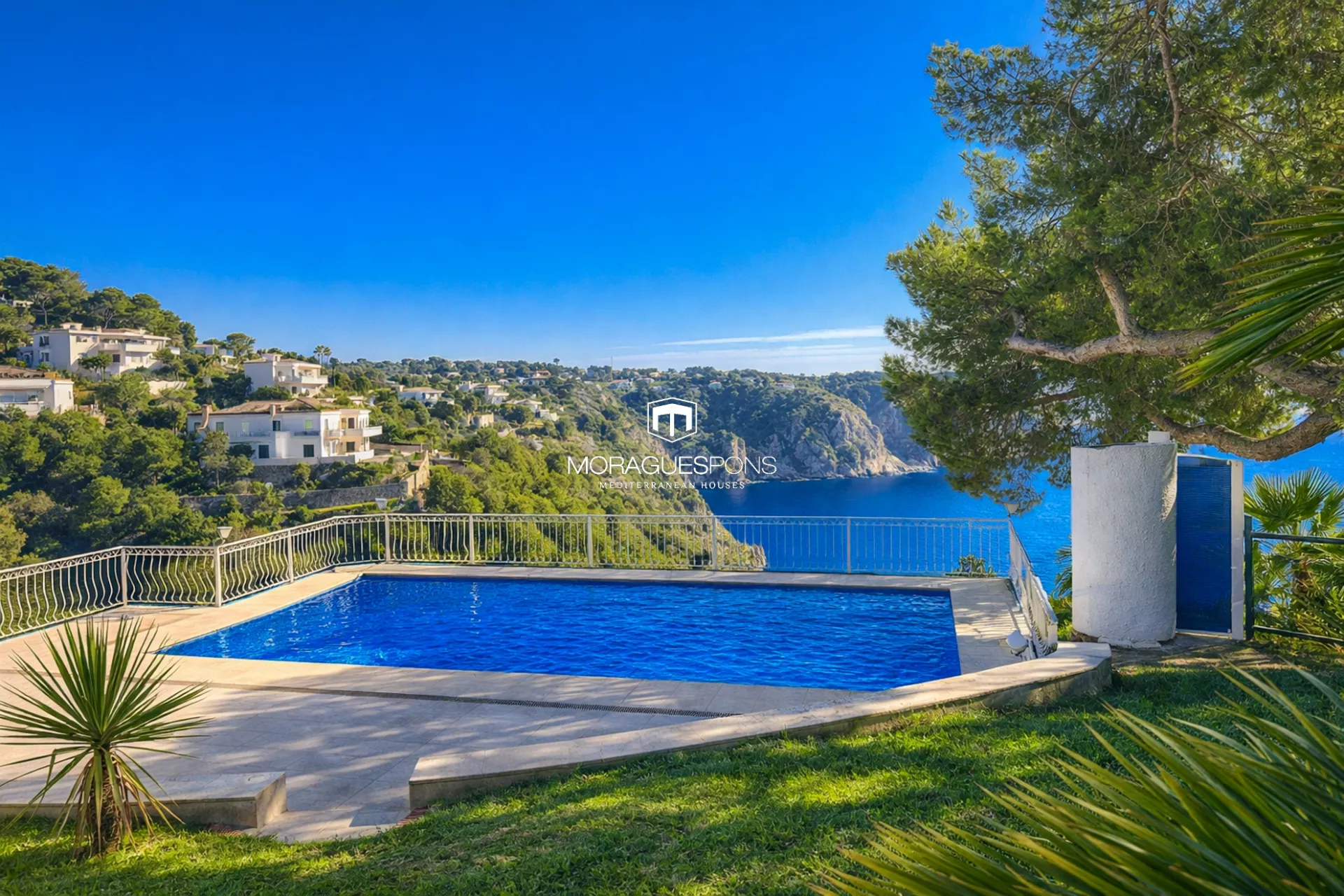 Villa mit beeindruckendem Meerblick in Jávea - 1/30