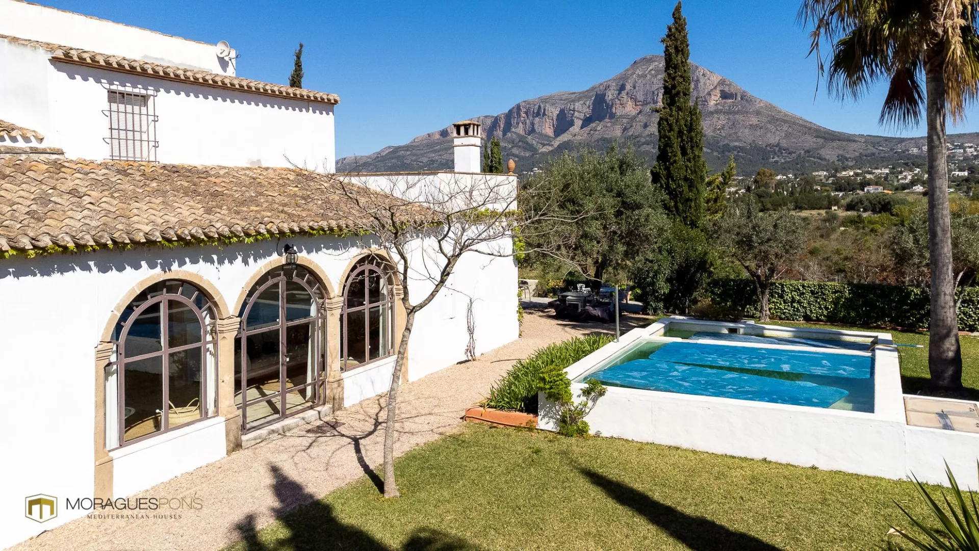 Se alquila villa con jardín y piscina - 1/28