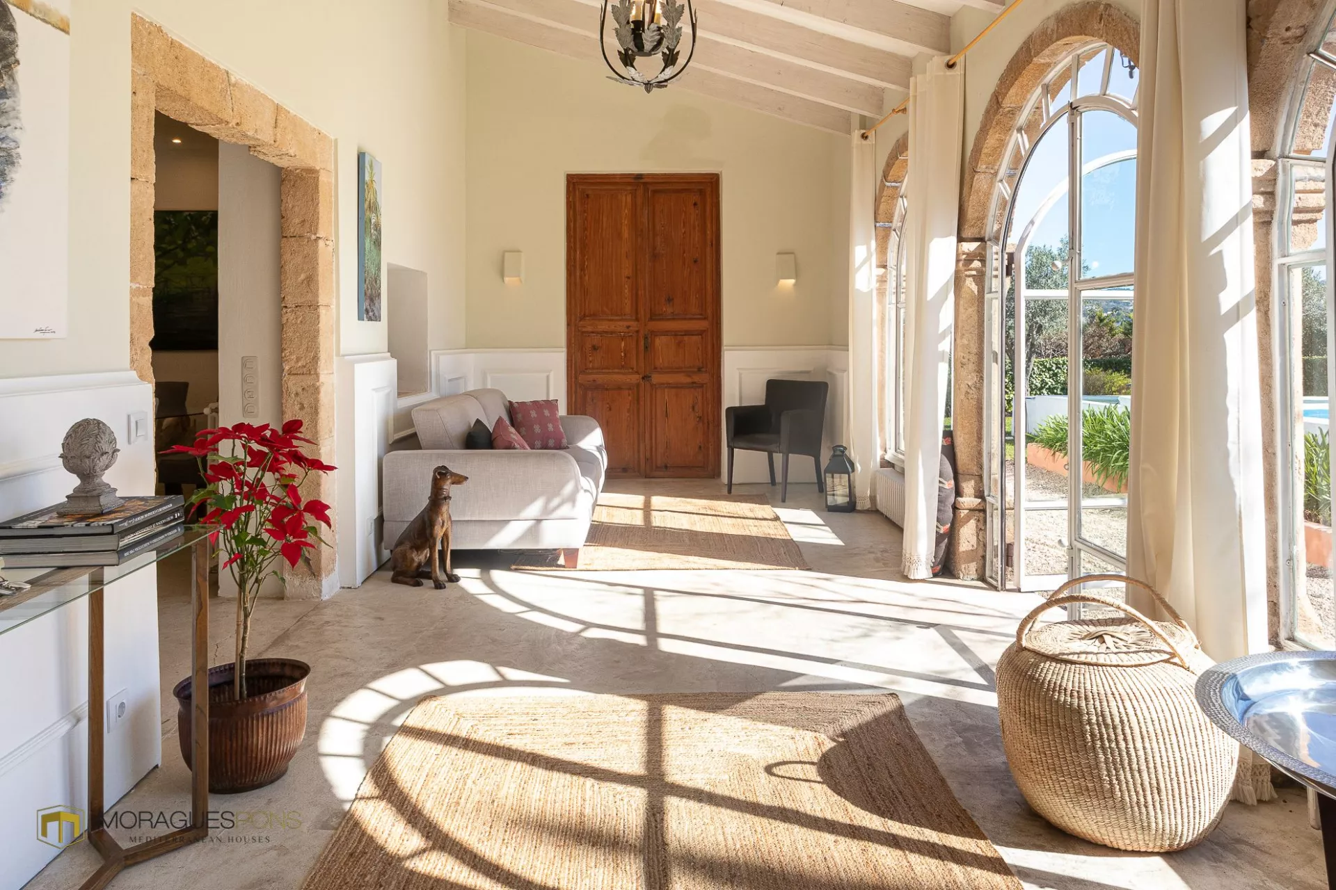 Se alquila villa con jardín y piscina - 4/28