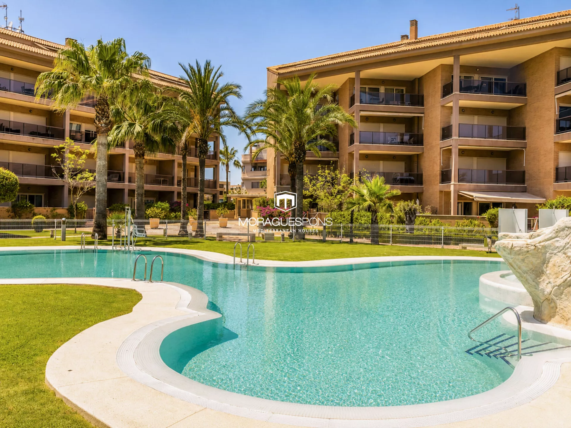 Luxury apartment on the Arenal beachfront – Available from September to June - 2/24