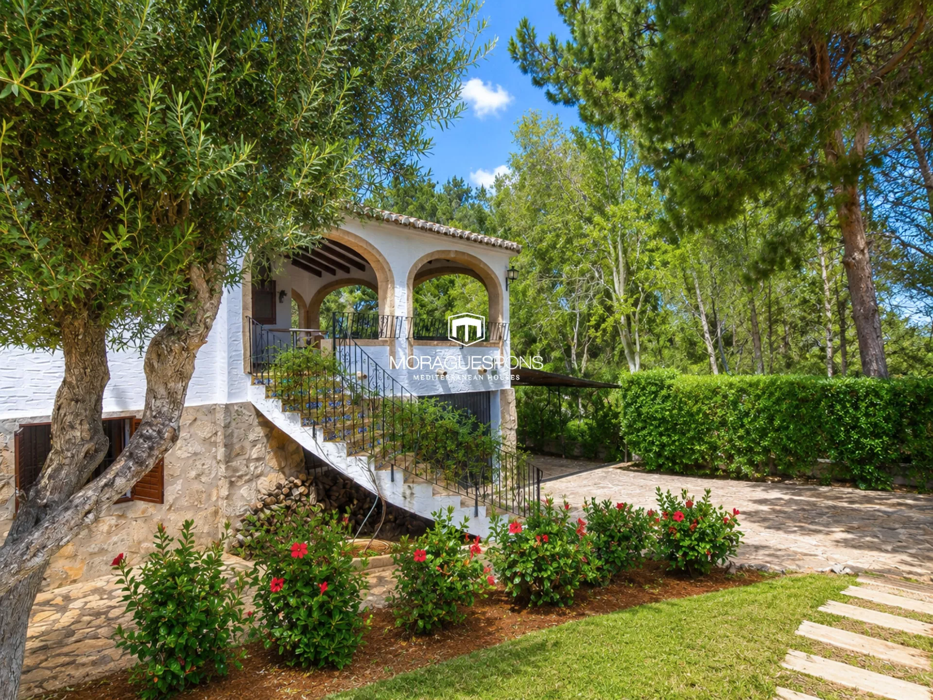 Villa for sale near the Arenal Beach in Jávea - 1/42