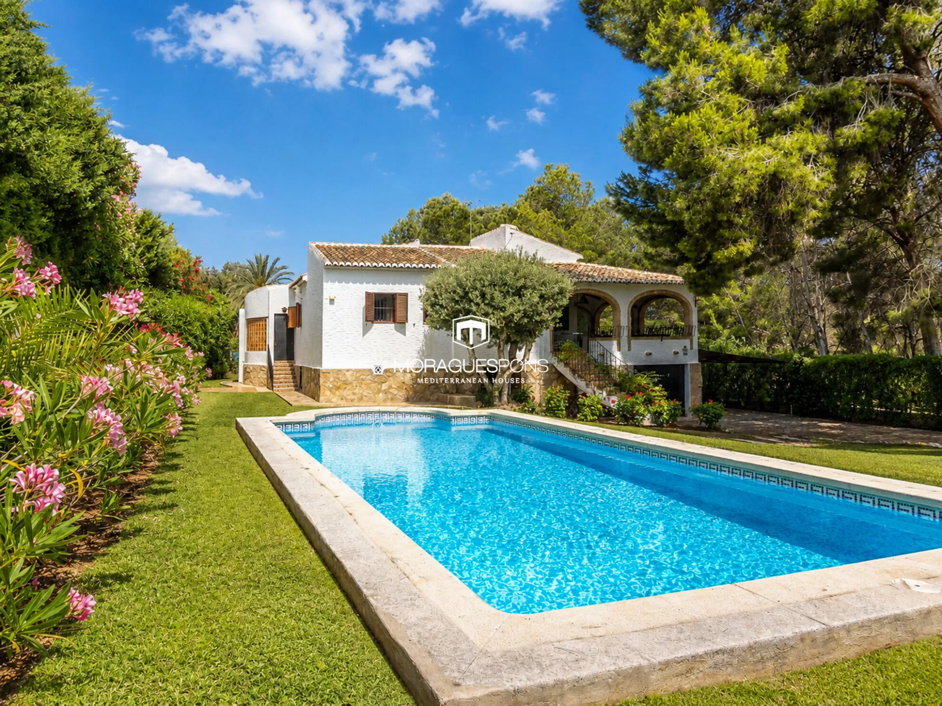 Villa for sale near the Arenal Beach in Jávea - 2/42