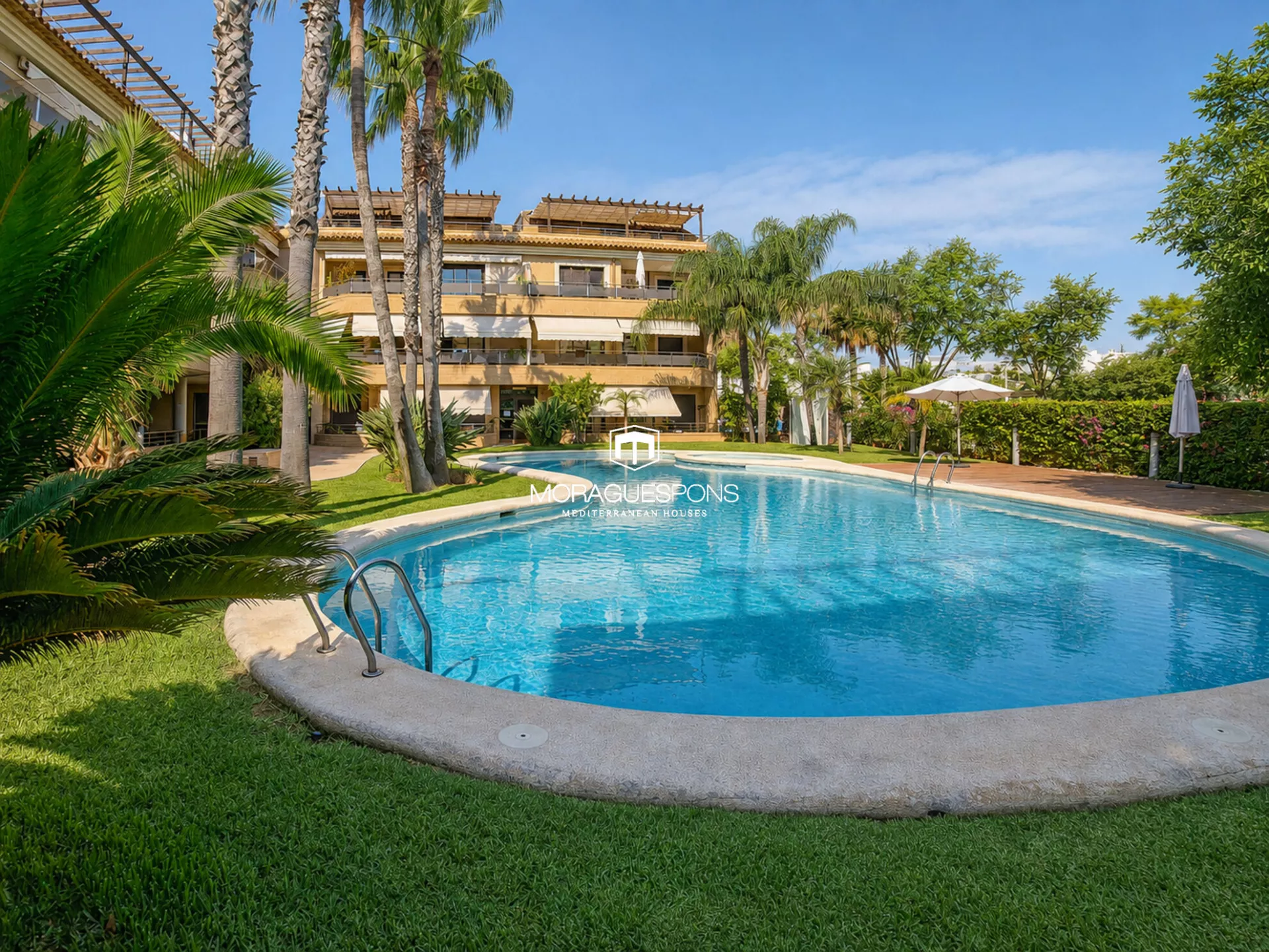 Alquiler de septiembre a julio en Jávea con terraza y parking - 1/25