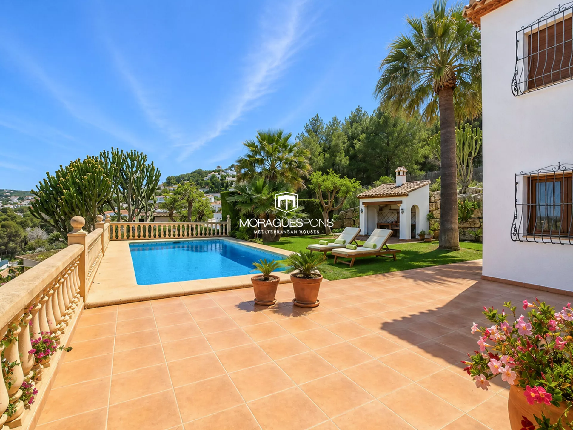 Mediterranean villa with sea views and green area in Jávea - 4/54