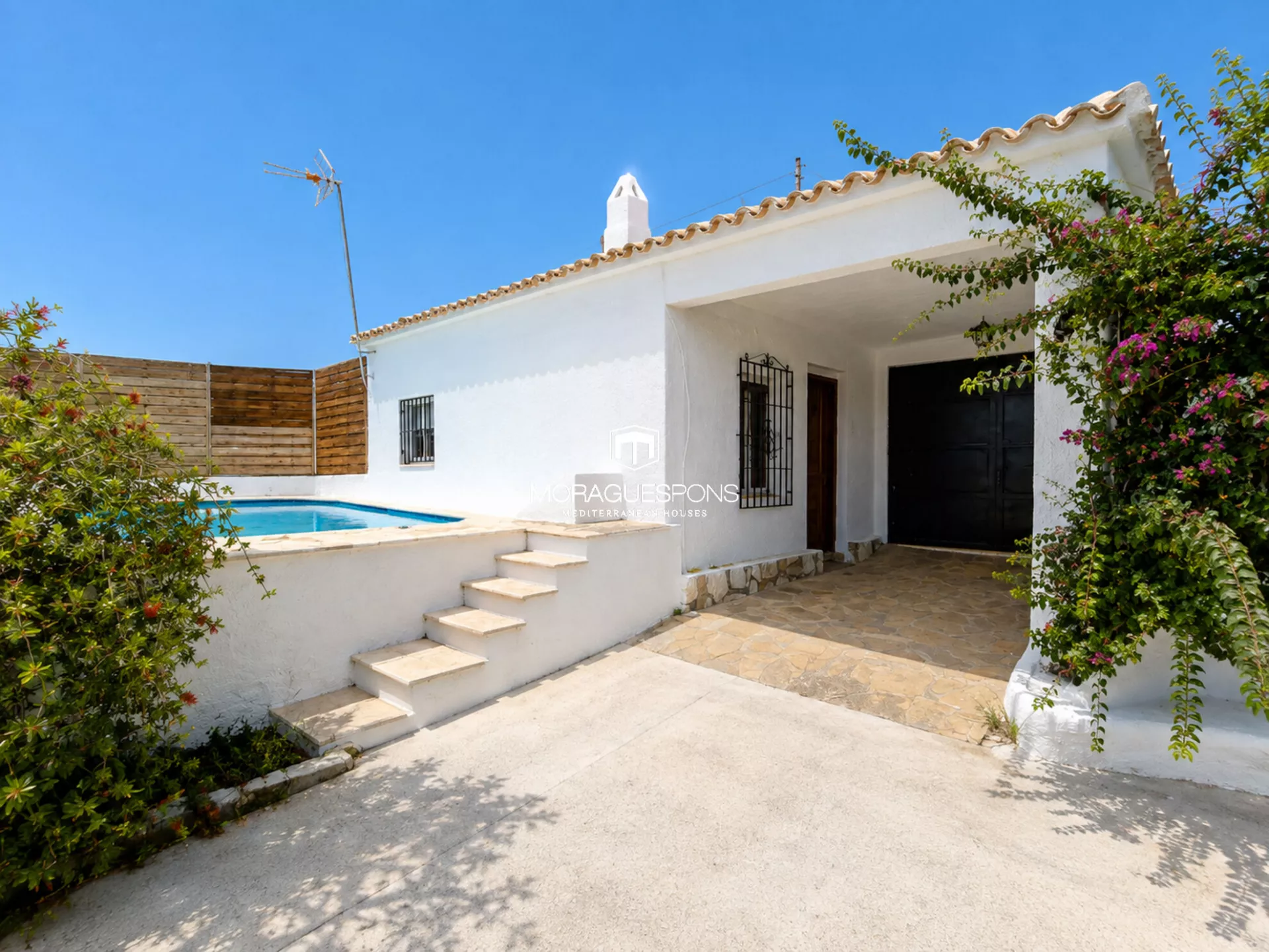 Rental of 2 bungalows from September to June - 1/23