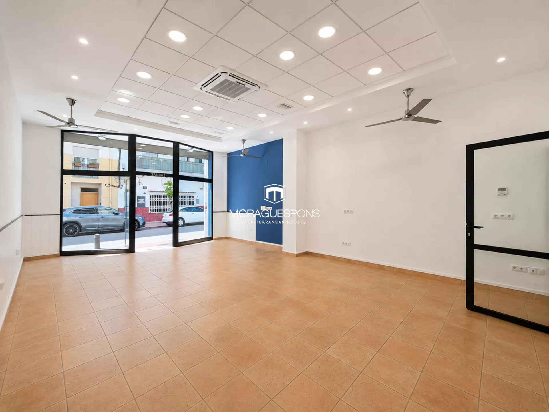 Local commercial avec excellente visibilité dans le Port de Jávea - 1/13