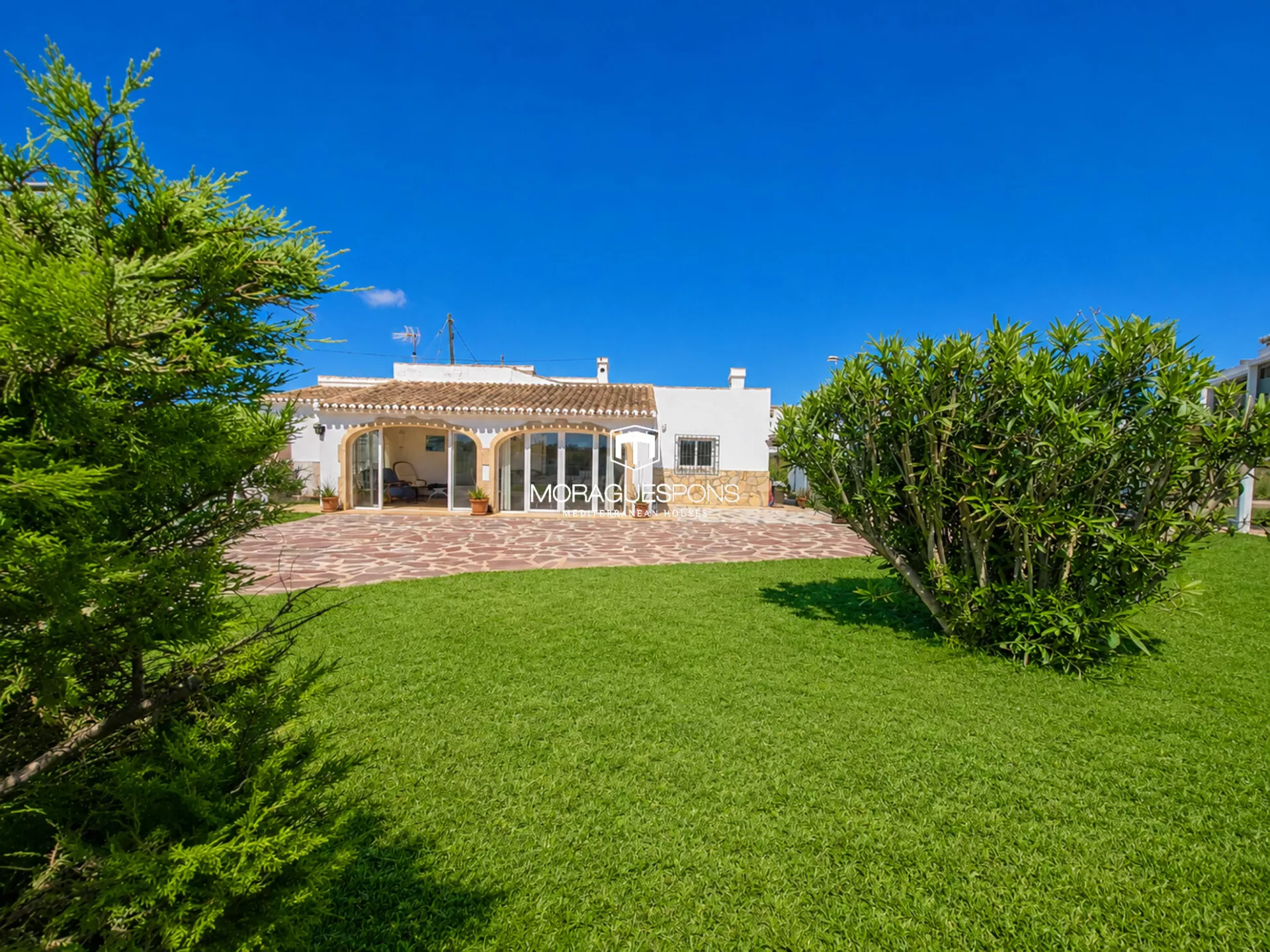 Villa con gran parcela a pocos pasos del Arenal de Jávea - 1/41